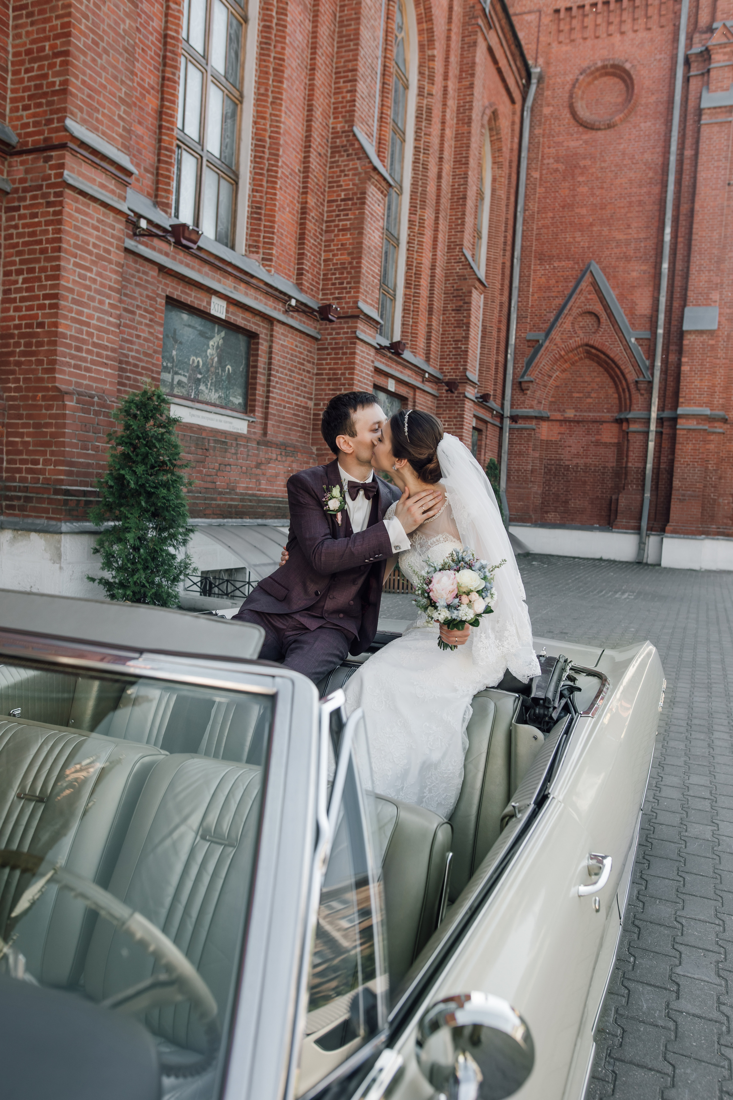 Олег и Вера. Венчание в католическом храме. Свадебный и семейный фотограф в Москве Евгения Лисина