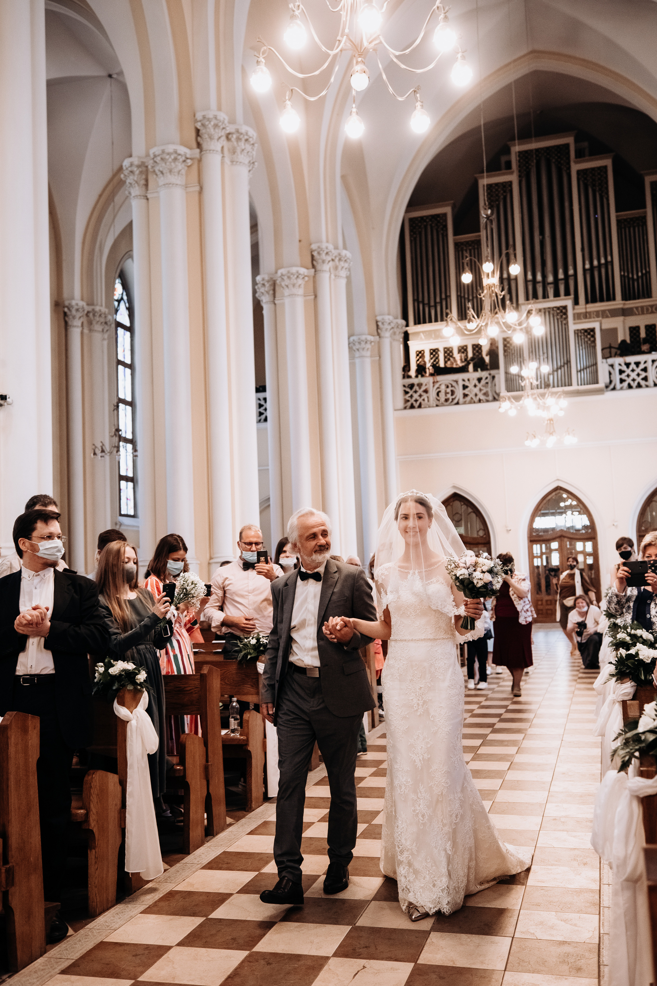 Олег и Вера. Венчание в католическом храме. Свадебный и семейный фотограф в Москве Евгения Лисина