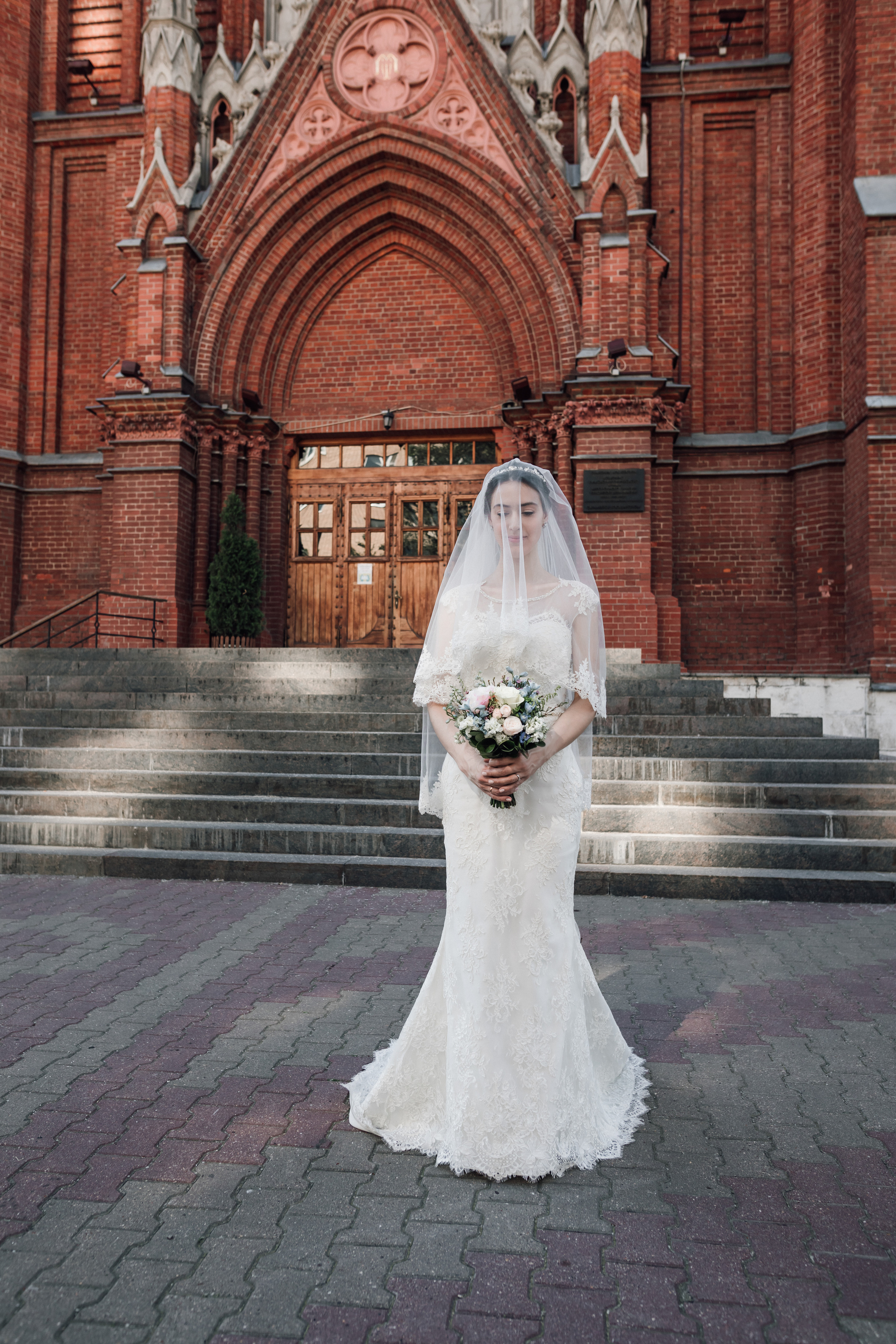 Олег и Вера. Венчание в католическом храме. Свадебный и семейный фотограф в Москве Евгения Лисина