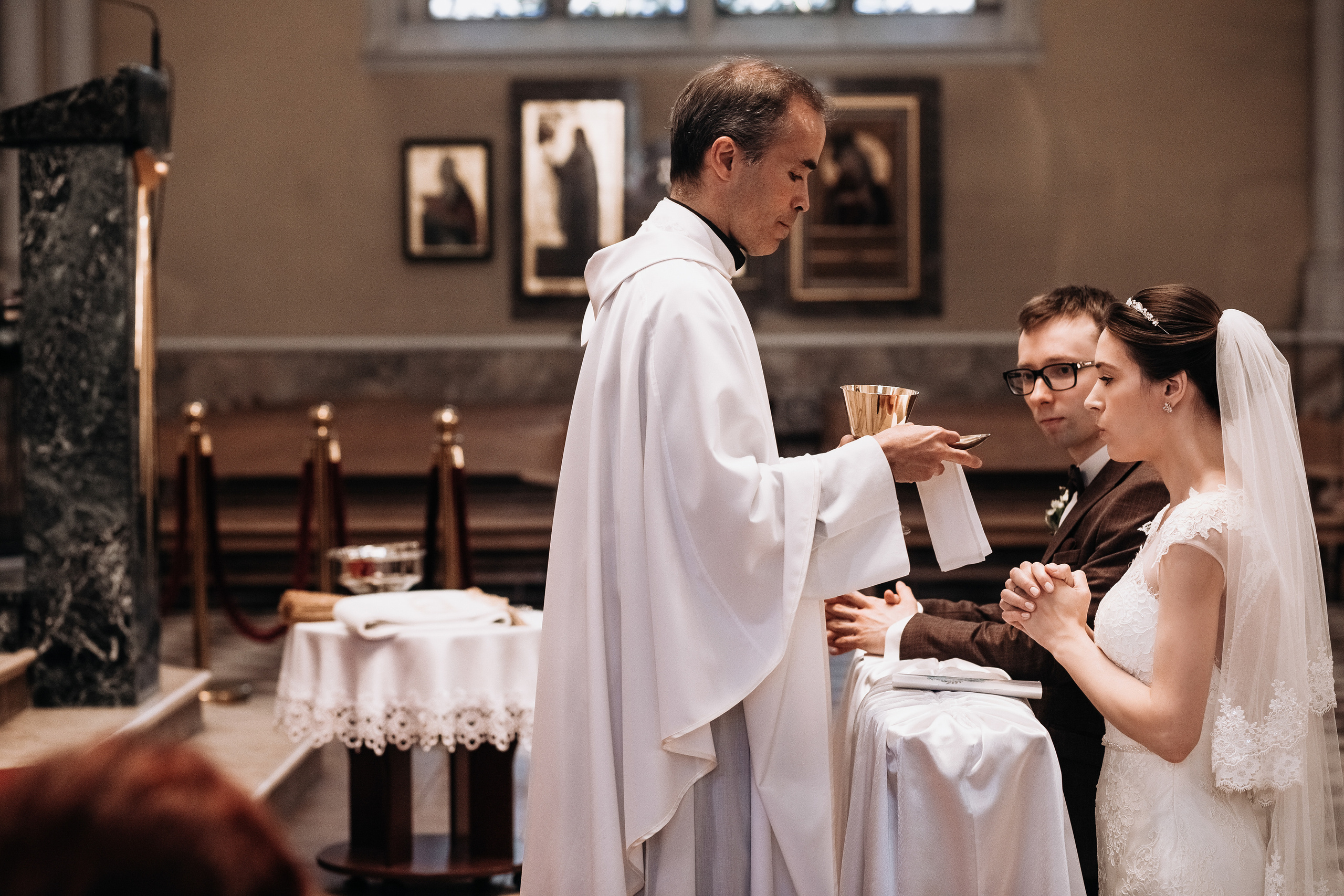 Олег и Вера. Венчание в католическом храме. Свадебный и семейный фотограф в Москве Евгения Лисина
