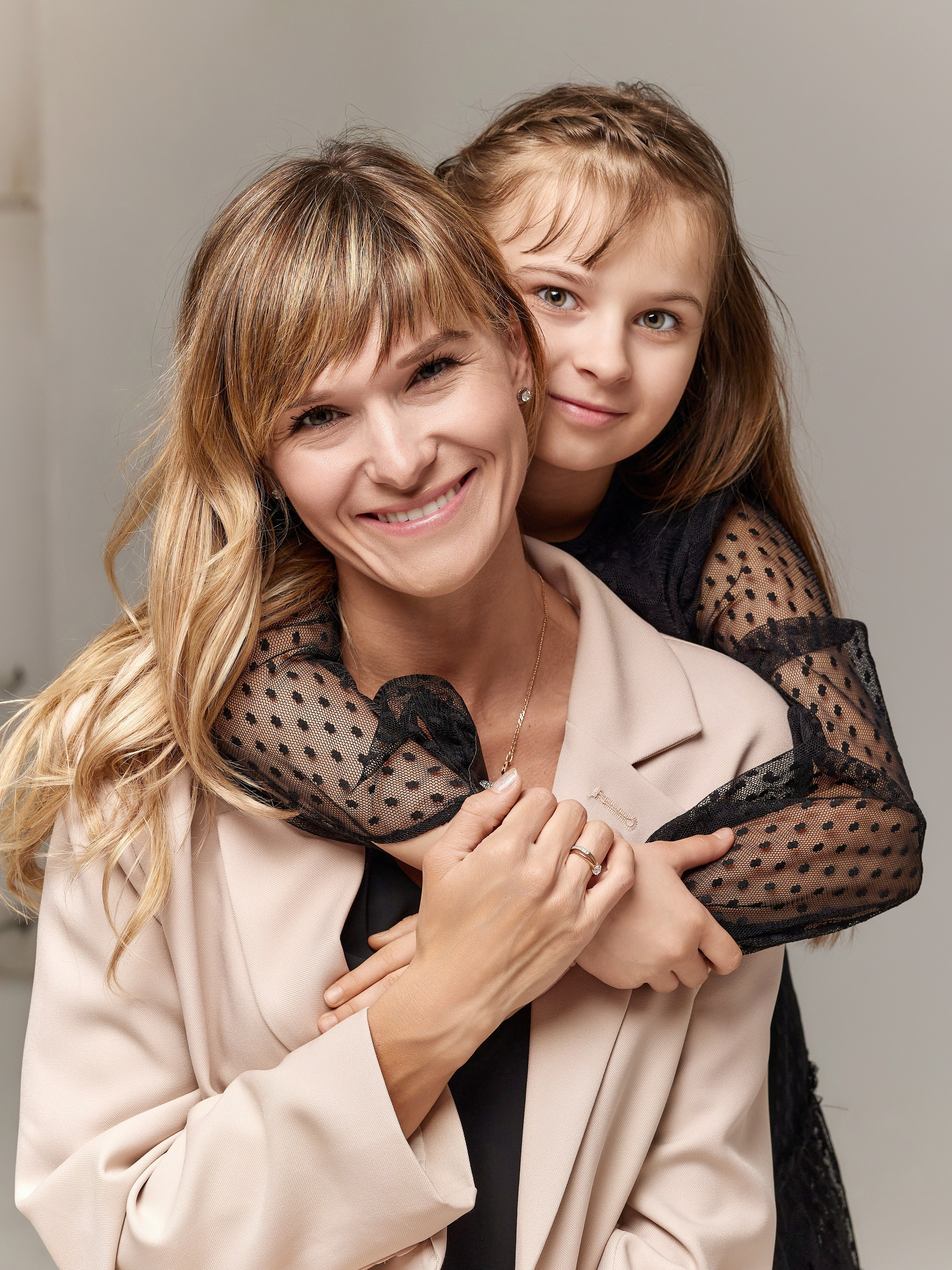 Виктория и Маша