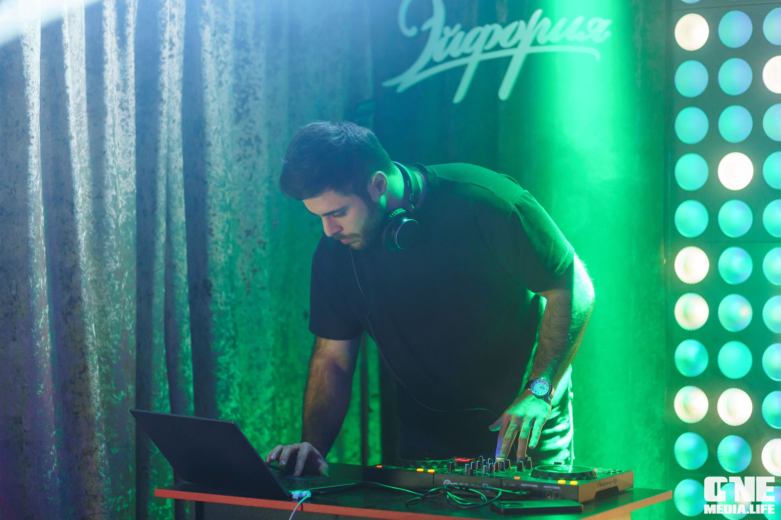 Фоторепортаж из караоке-клуба Эйфория. One Media Life: фоторепортажи, фотоотчеты с мероприятий и заведений