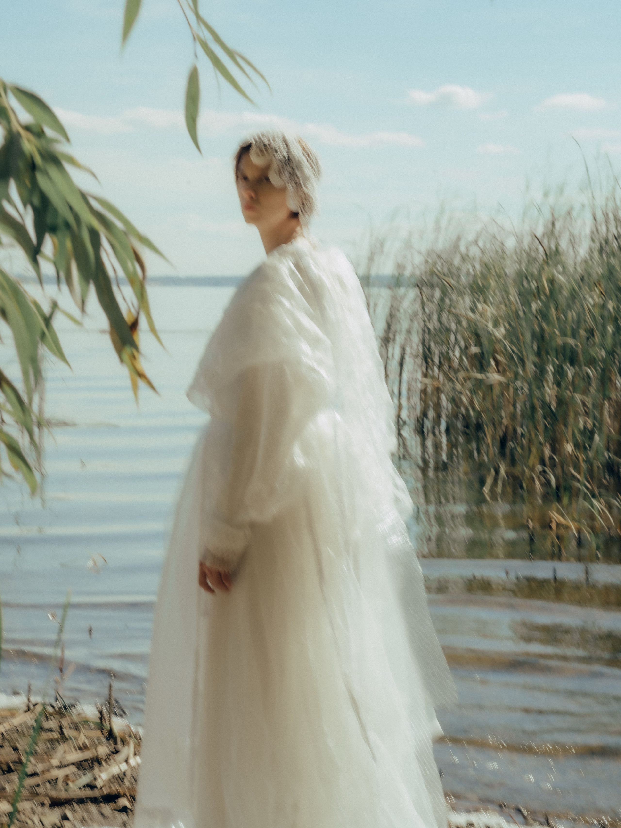 Творческая съемка на берегу Волги, костюмированная фотосессия, портрет на природе