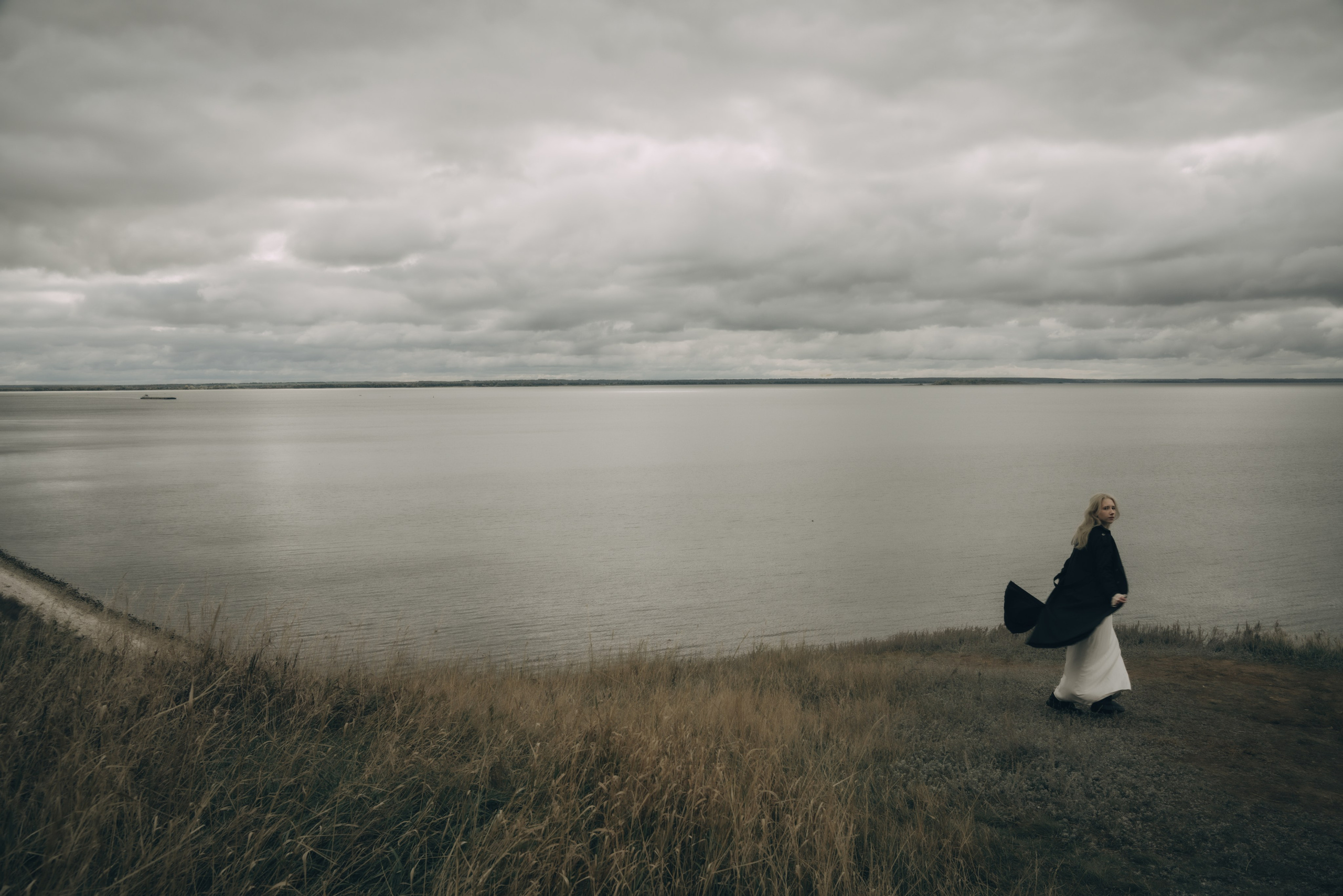 Фотосессия на крутом берегу реки в Казани