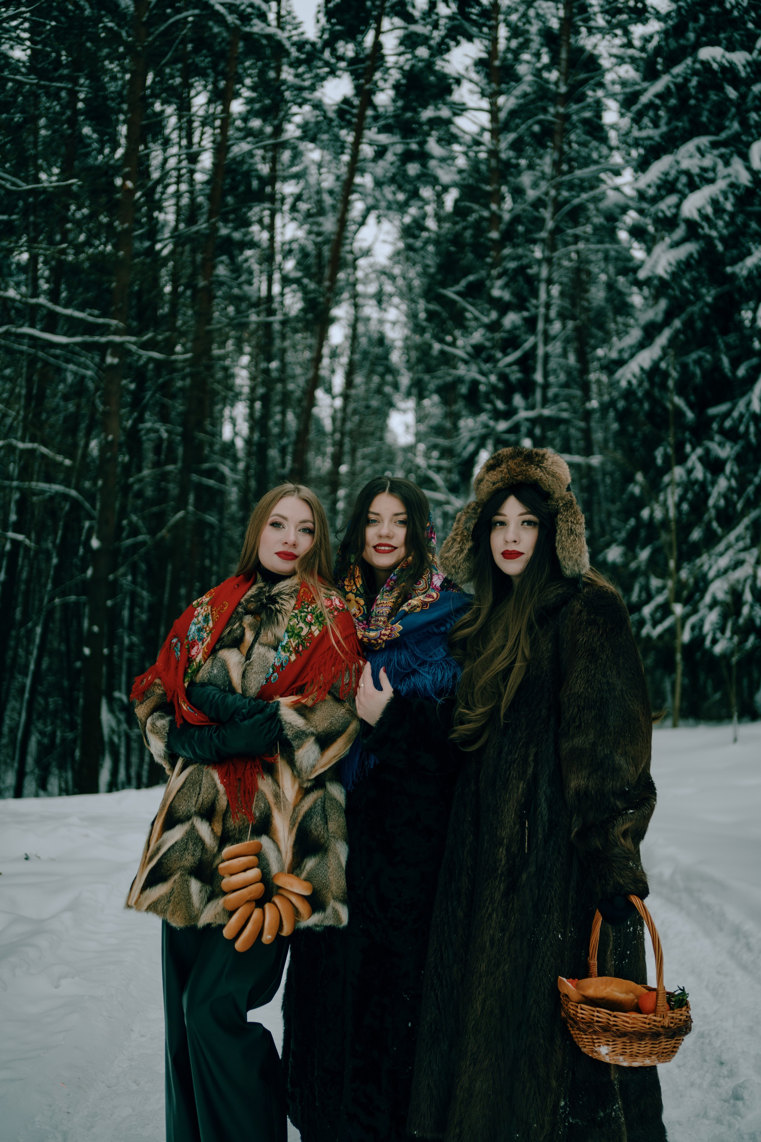 Звенит январская вьюга. Главная