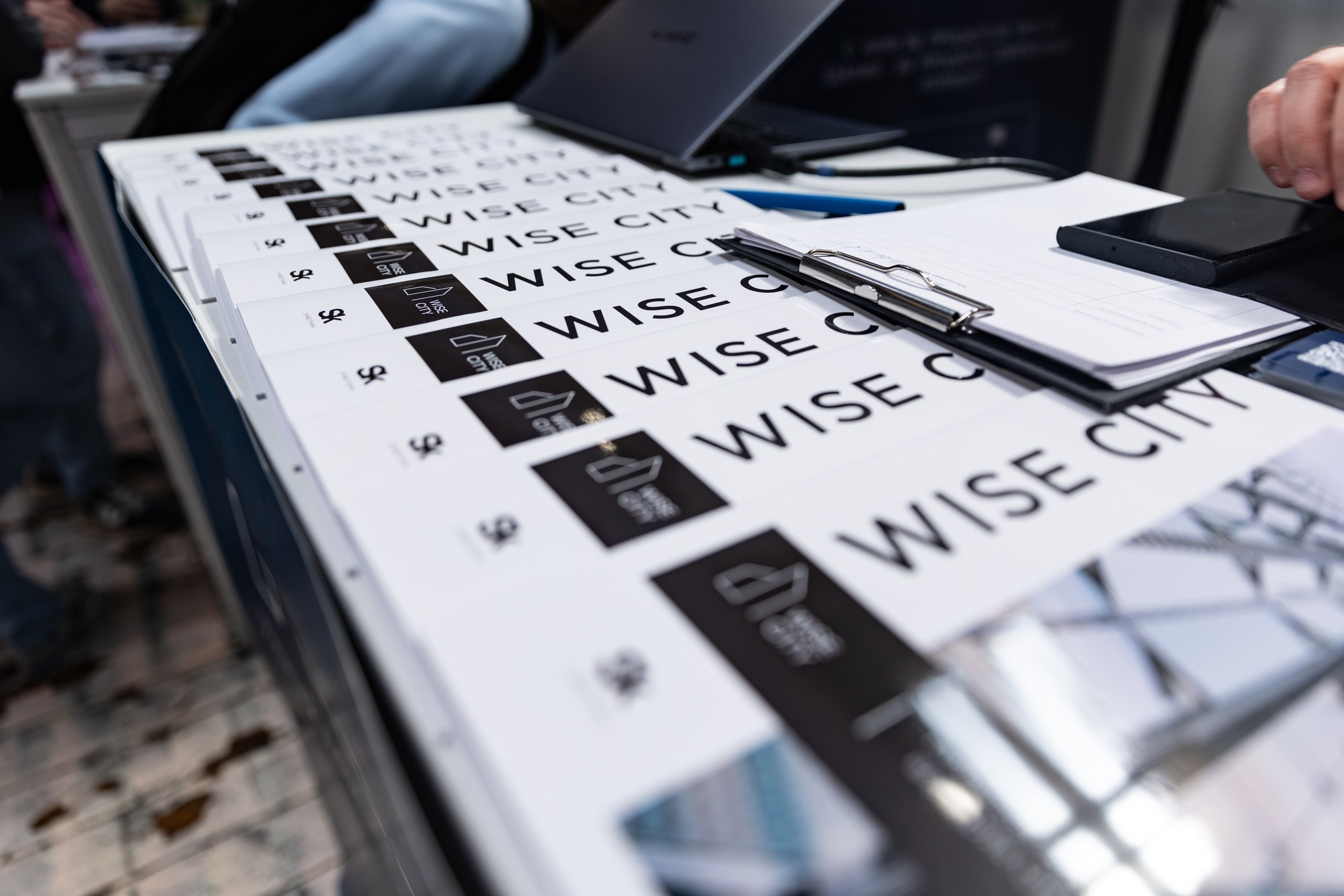 Hi-Tech Building 2025. Свадебный и семейный фотограф