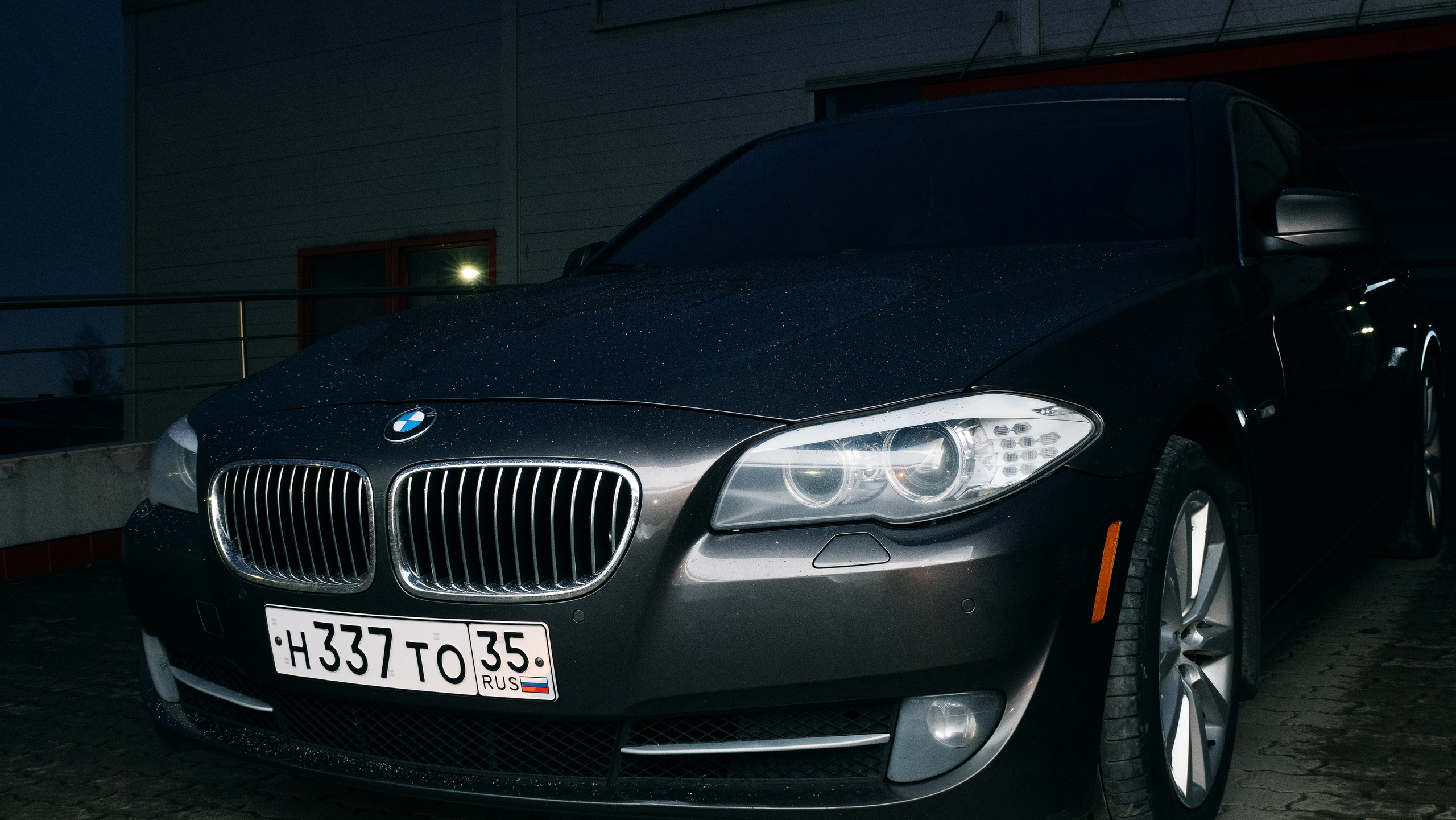 BMW F10. Камера Глика | Автомобильный фотограф из Петрозаводска