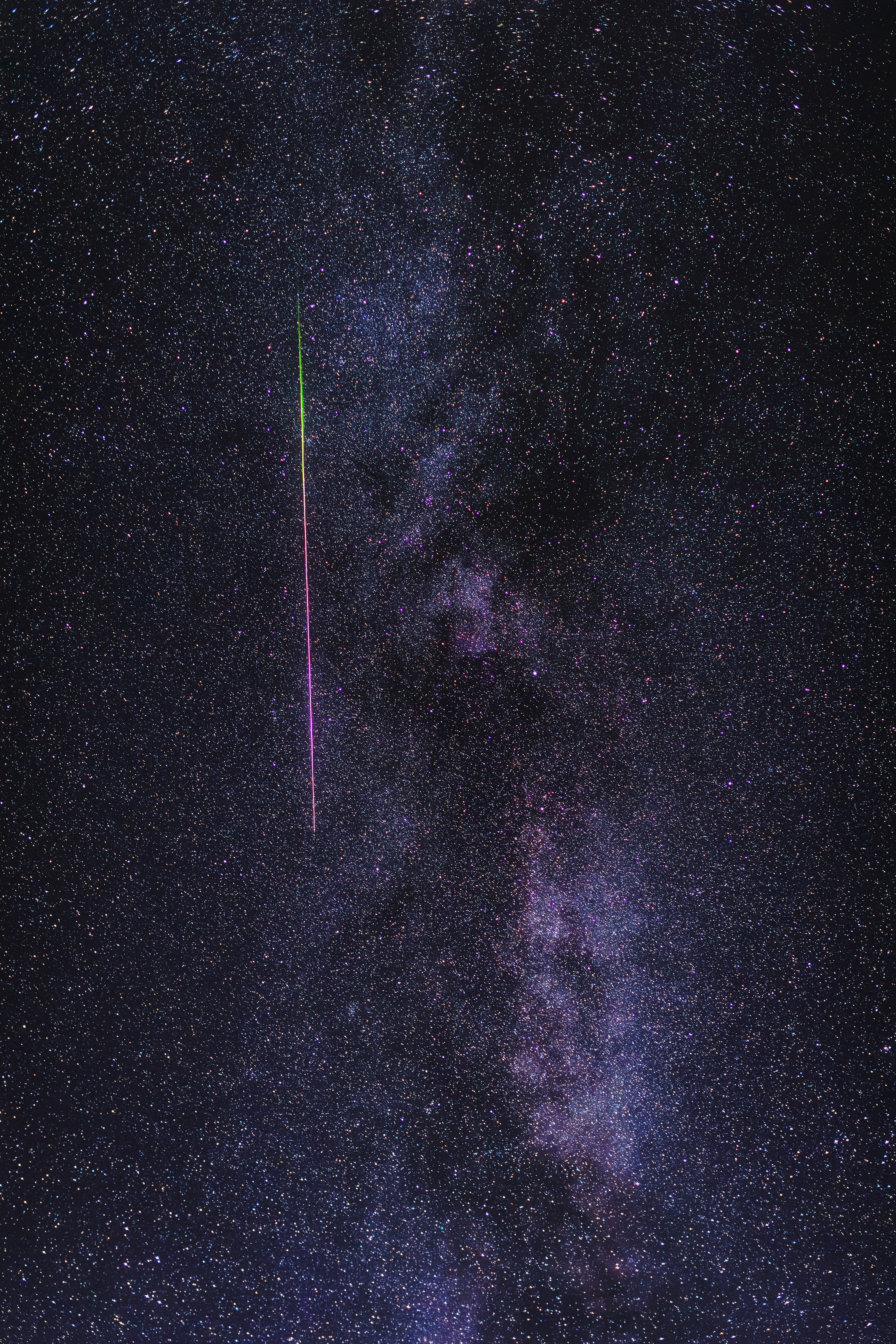 Профессиональная астрофотосъёмка Млечного Пути с пролетающим болидом в Приморье