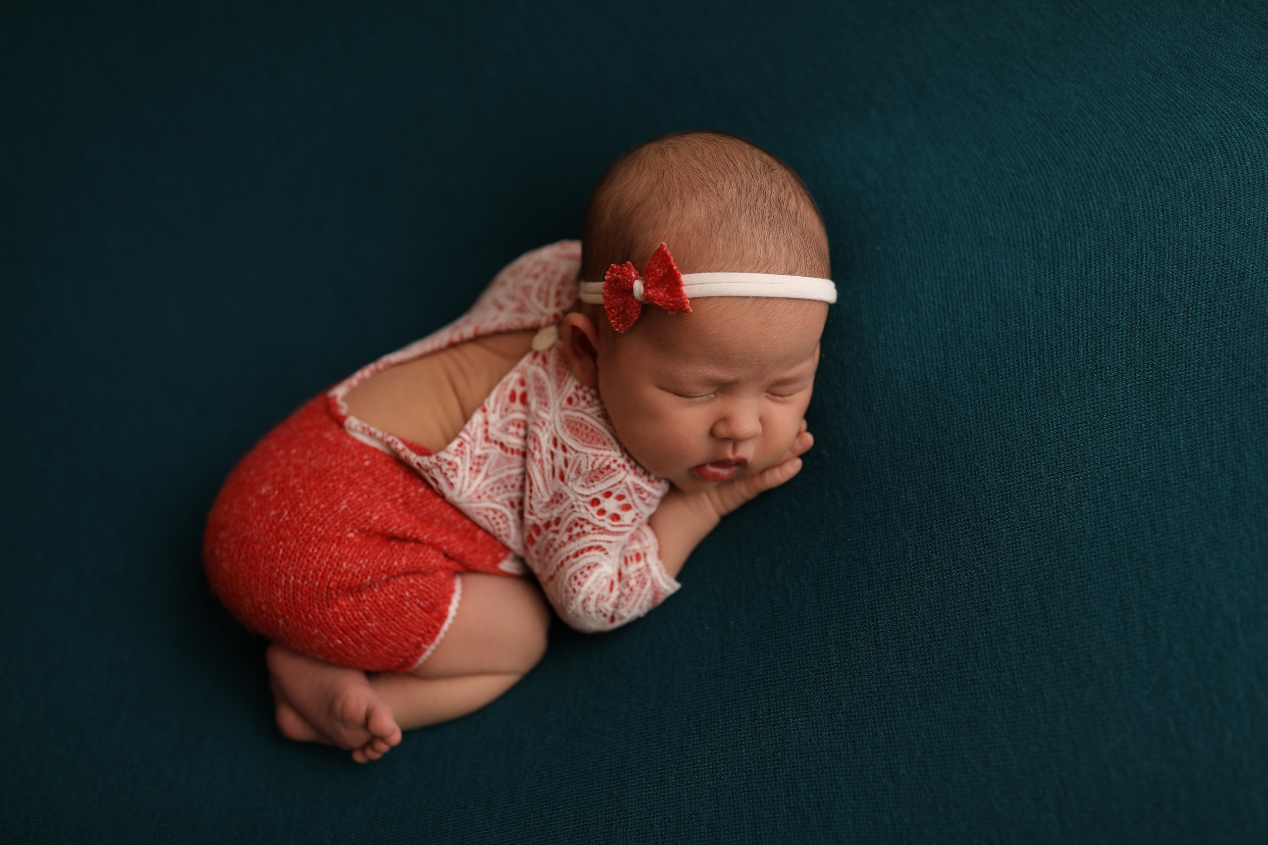 PH @anna_molodykh_newborn.almaty. Retoucher Aleksmokh