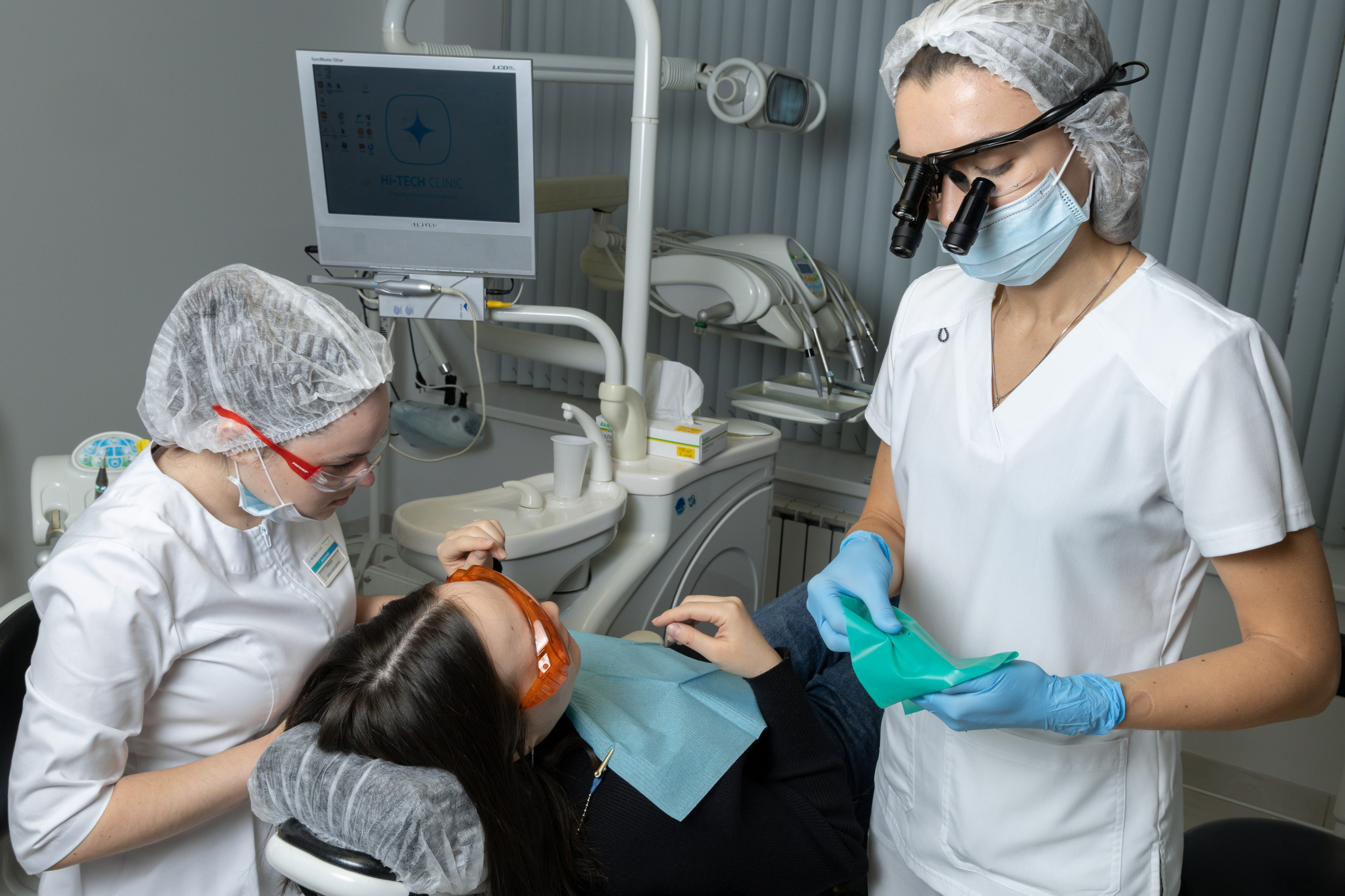 Стоматологическая клиника. Photomantis