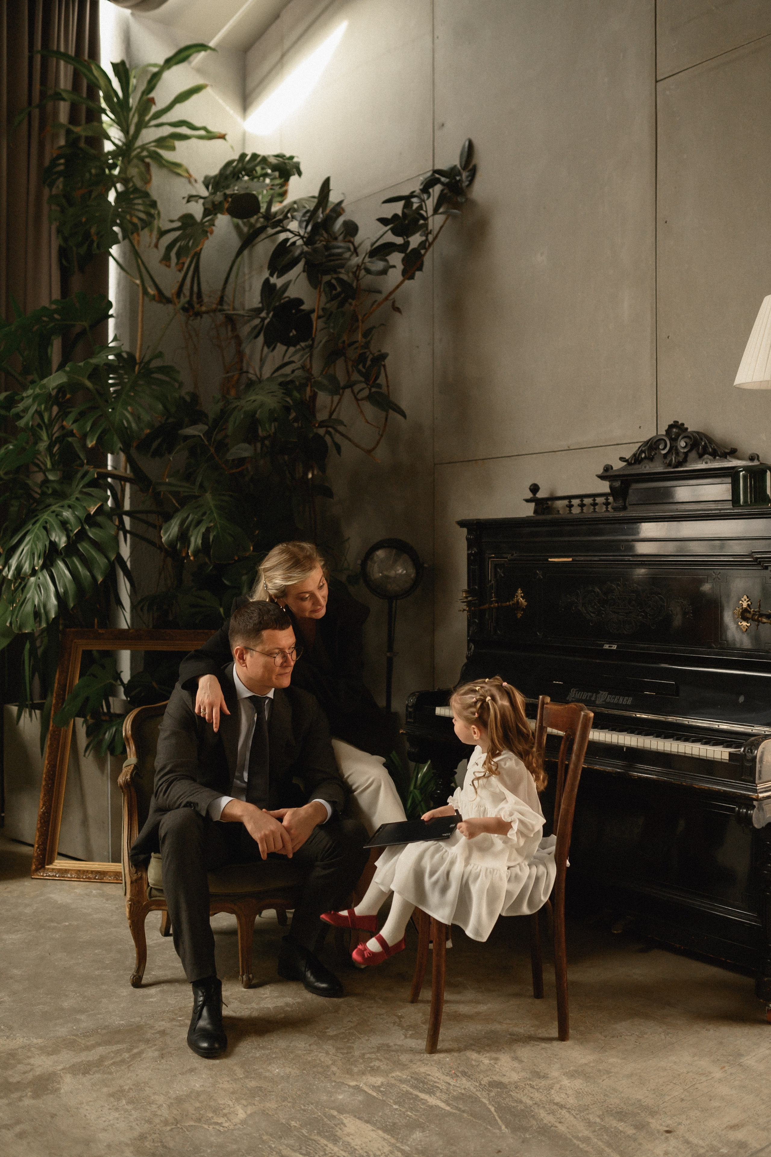 Андрей, Оля и Таисия в студии Пространство. Семейный и свадебный lifestyle-фотограф в Москве Мария Петрова