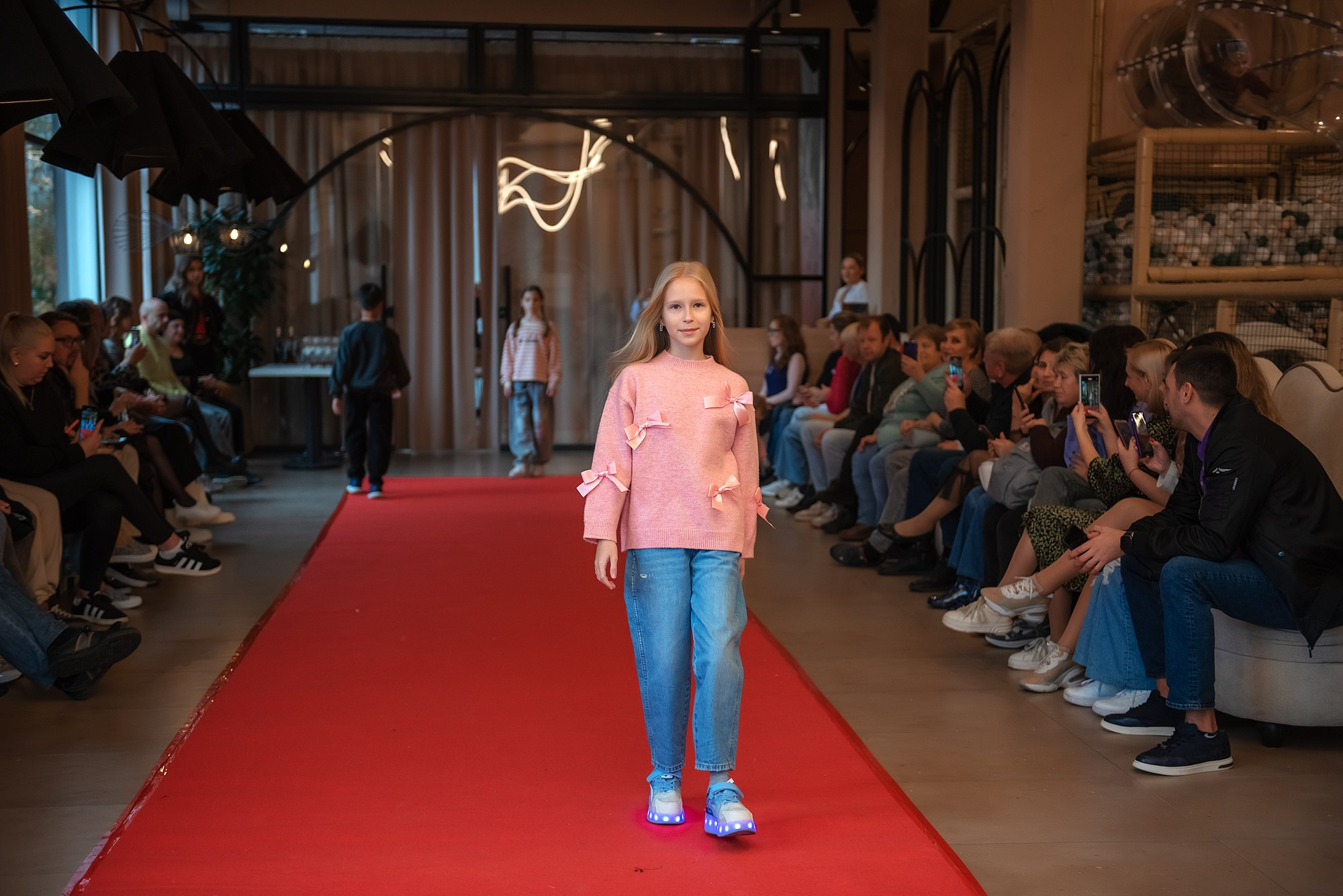 HAPPYkids дефиле в день мамы. Семейный и коммерческий фотограф в Сочи Александр Бодунов
