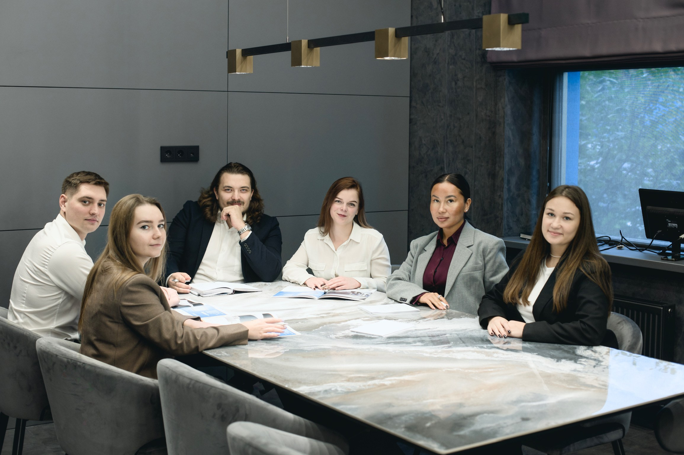 Фотосъёмка в офисе и на производстве. Школьные выпускные альбомы в Москве Марина Николаева