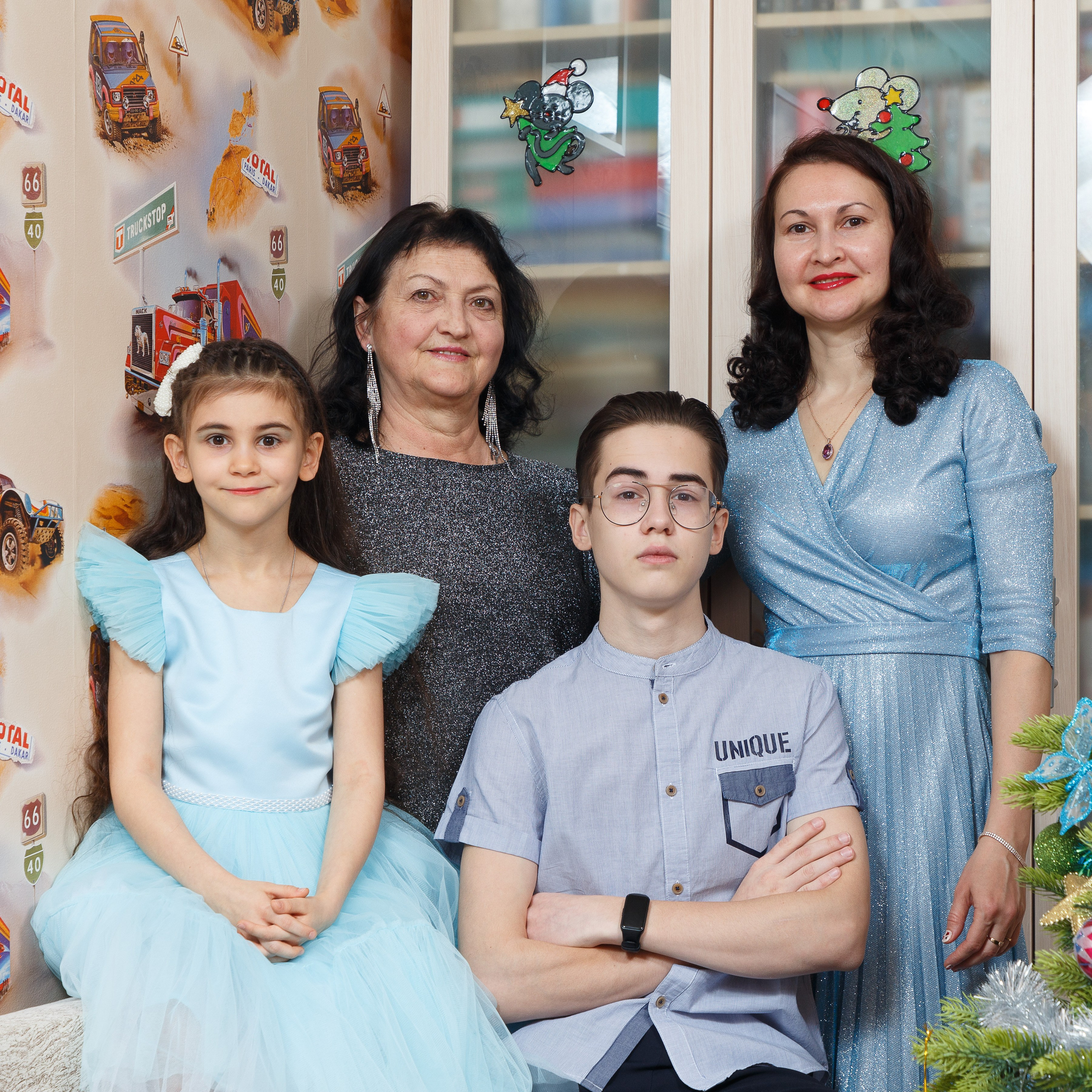 Юля Сергей Настя Олег и Серёжка ч.2. Школьные выпускные альбомы в Москве Марина Николаева