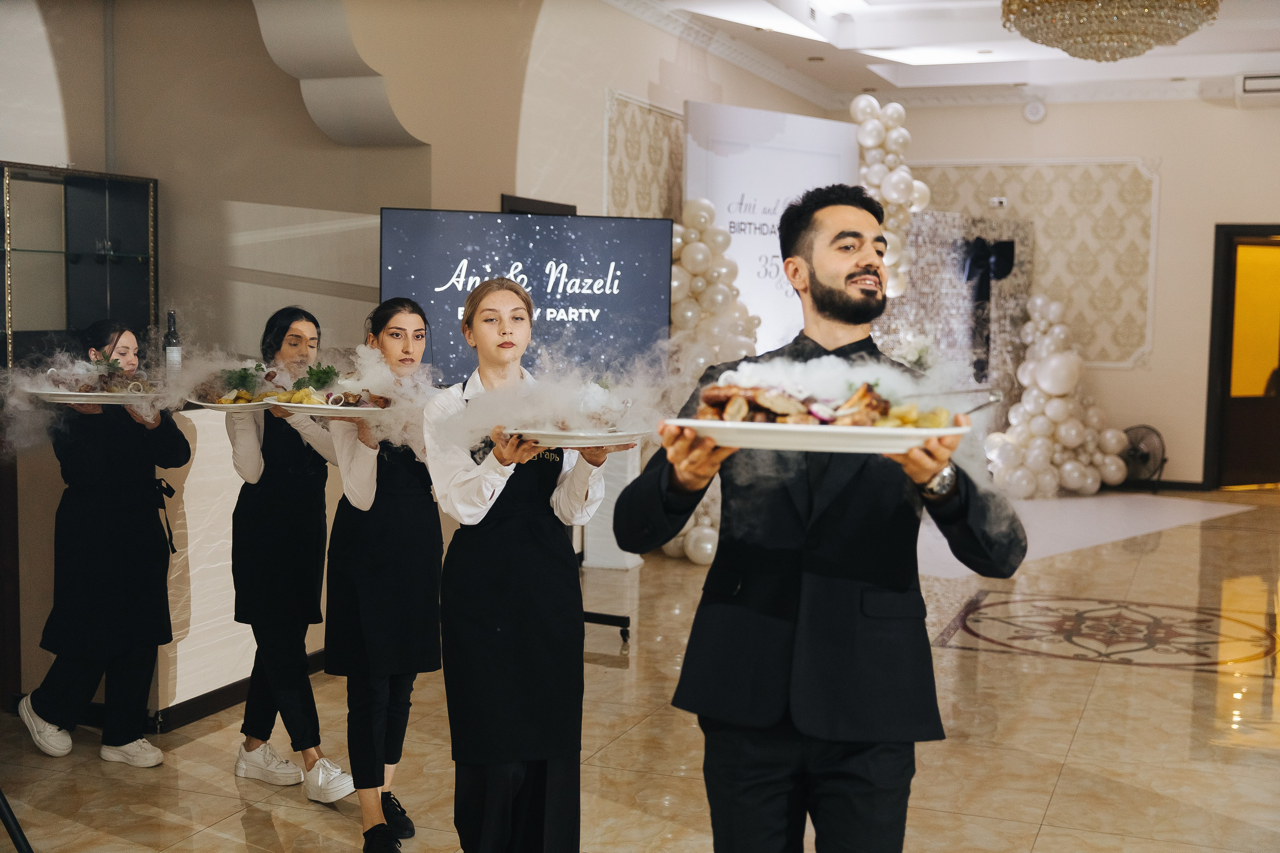 Ани и Назели. 35&5 День рождения, «Янтарь». Фотограф в Красноярске Надежда Воскресенская