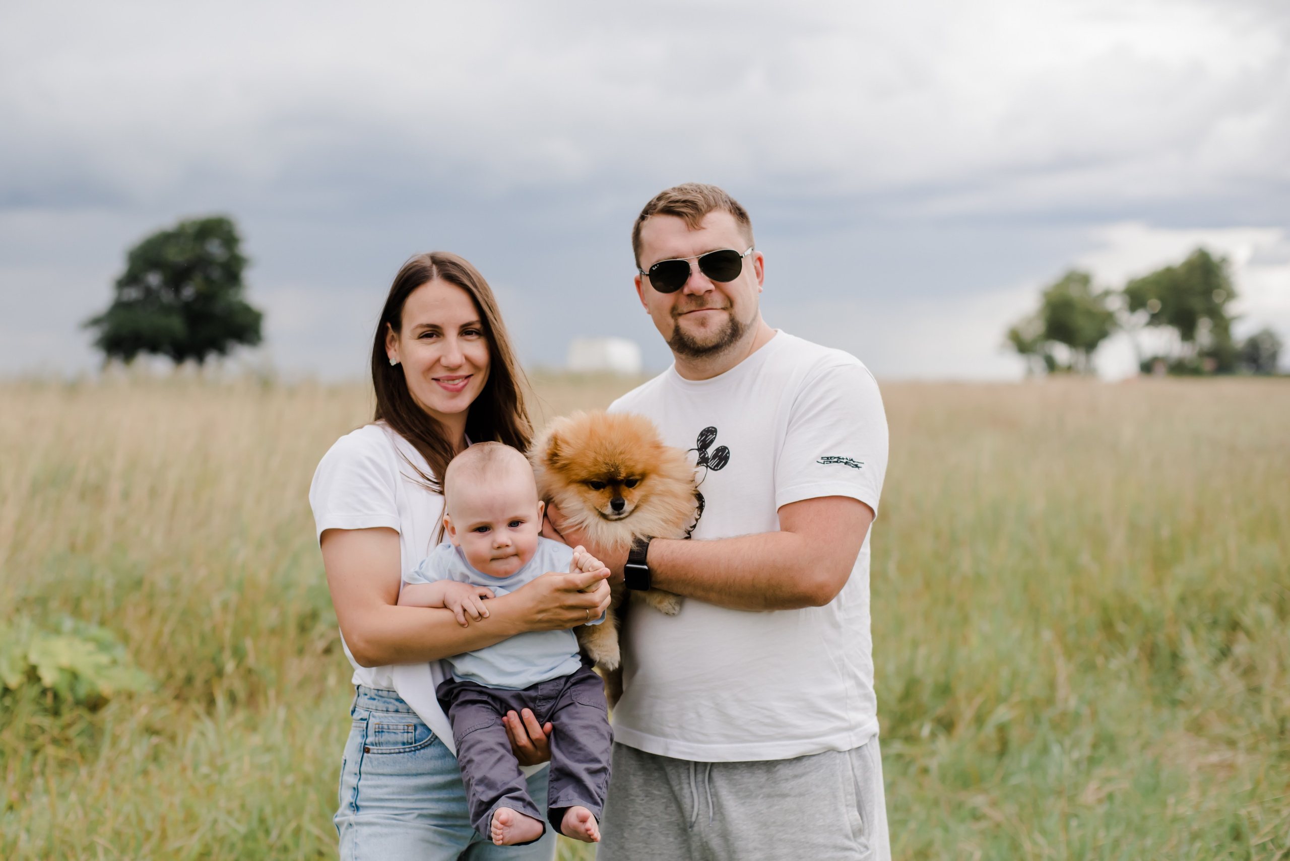Анна и ее семья, фотосессия в поле. Свадебный и семейный фотограф Евгения Кононова
