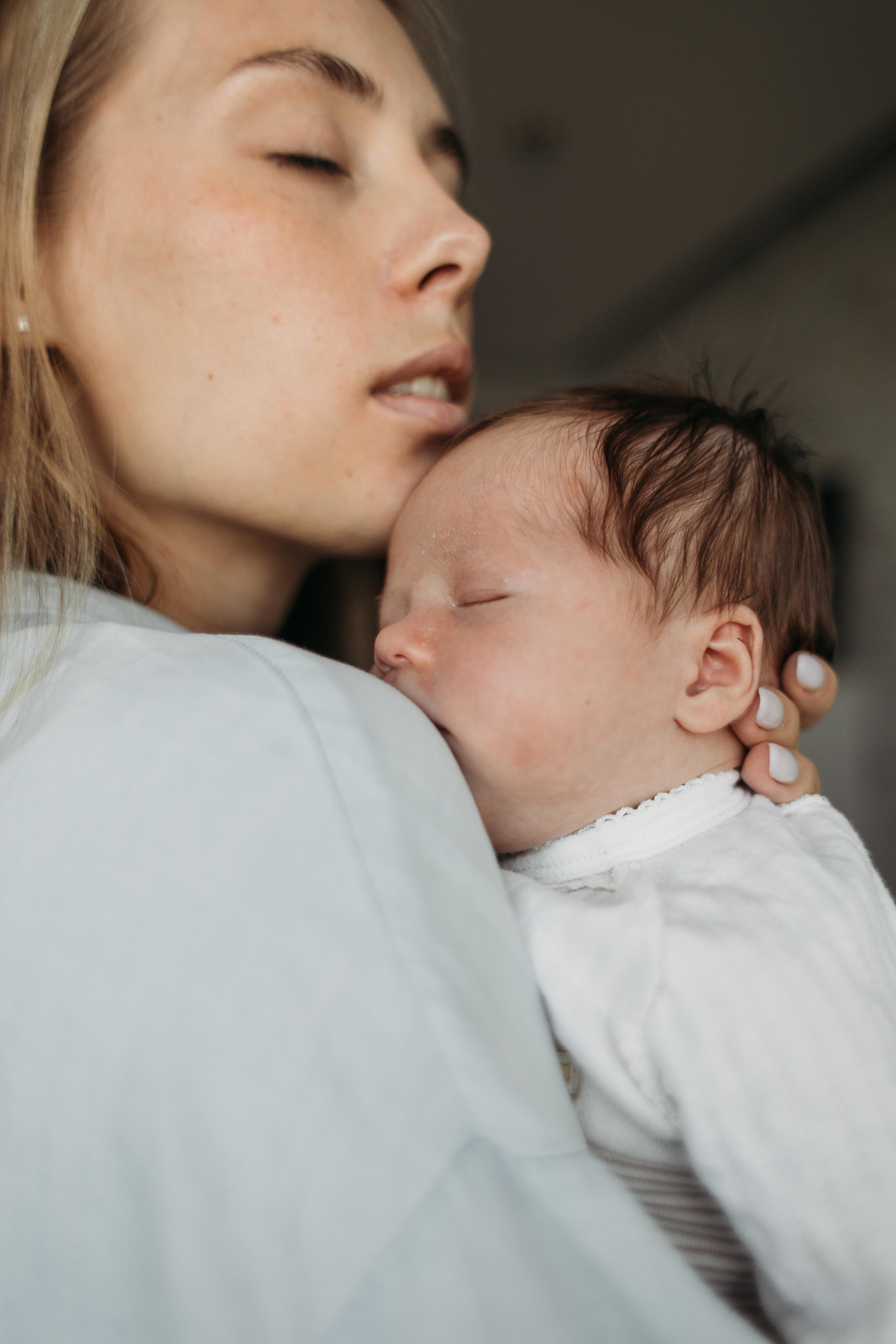 Известный блогер из проекта Танцы на ТНТ впервые показала свою дочь.