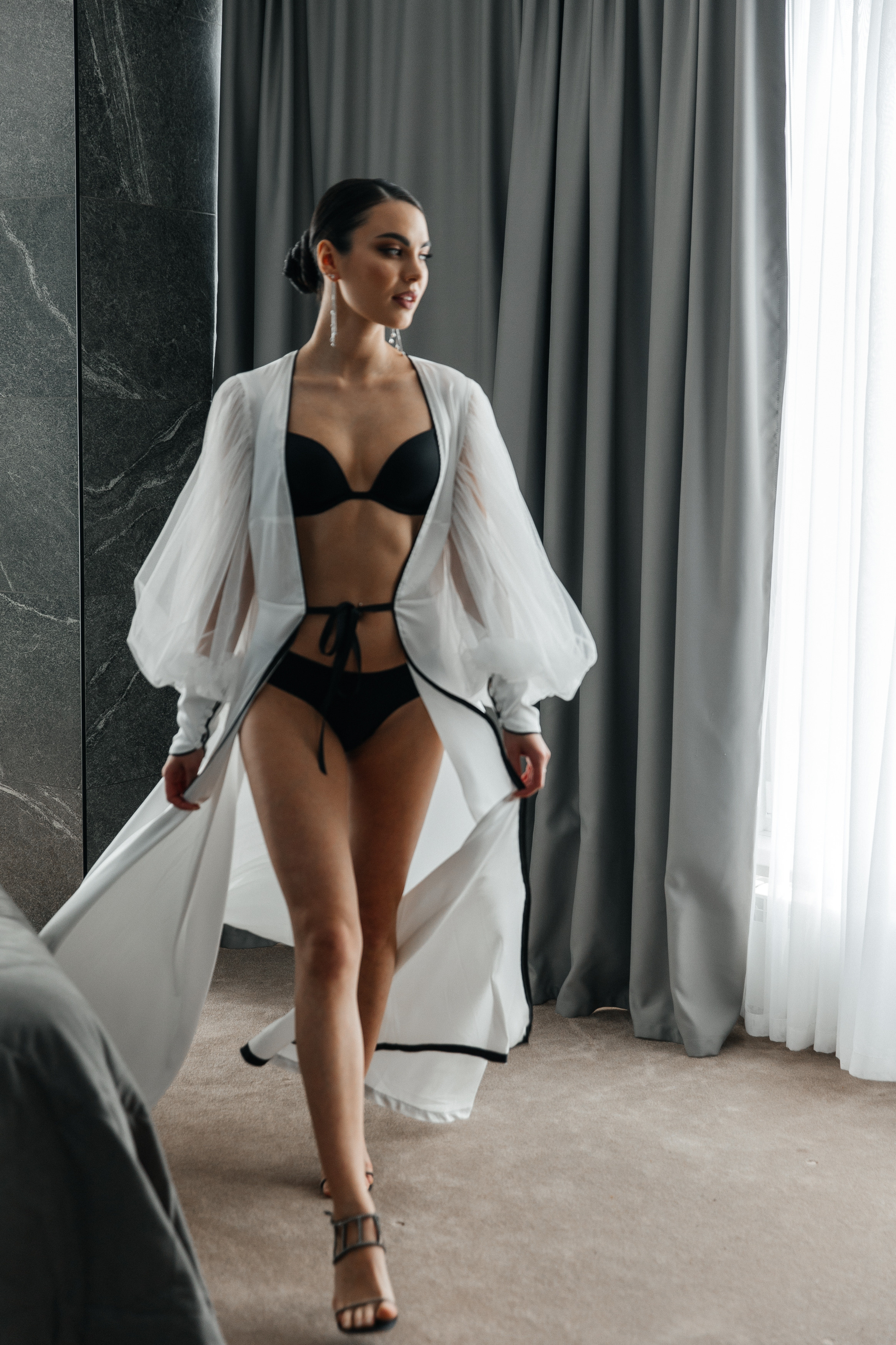 Сборы Егора и Нади в отеле. Свадебный и семейный фотограф в Москве Олеся Подколзина