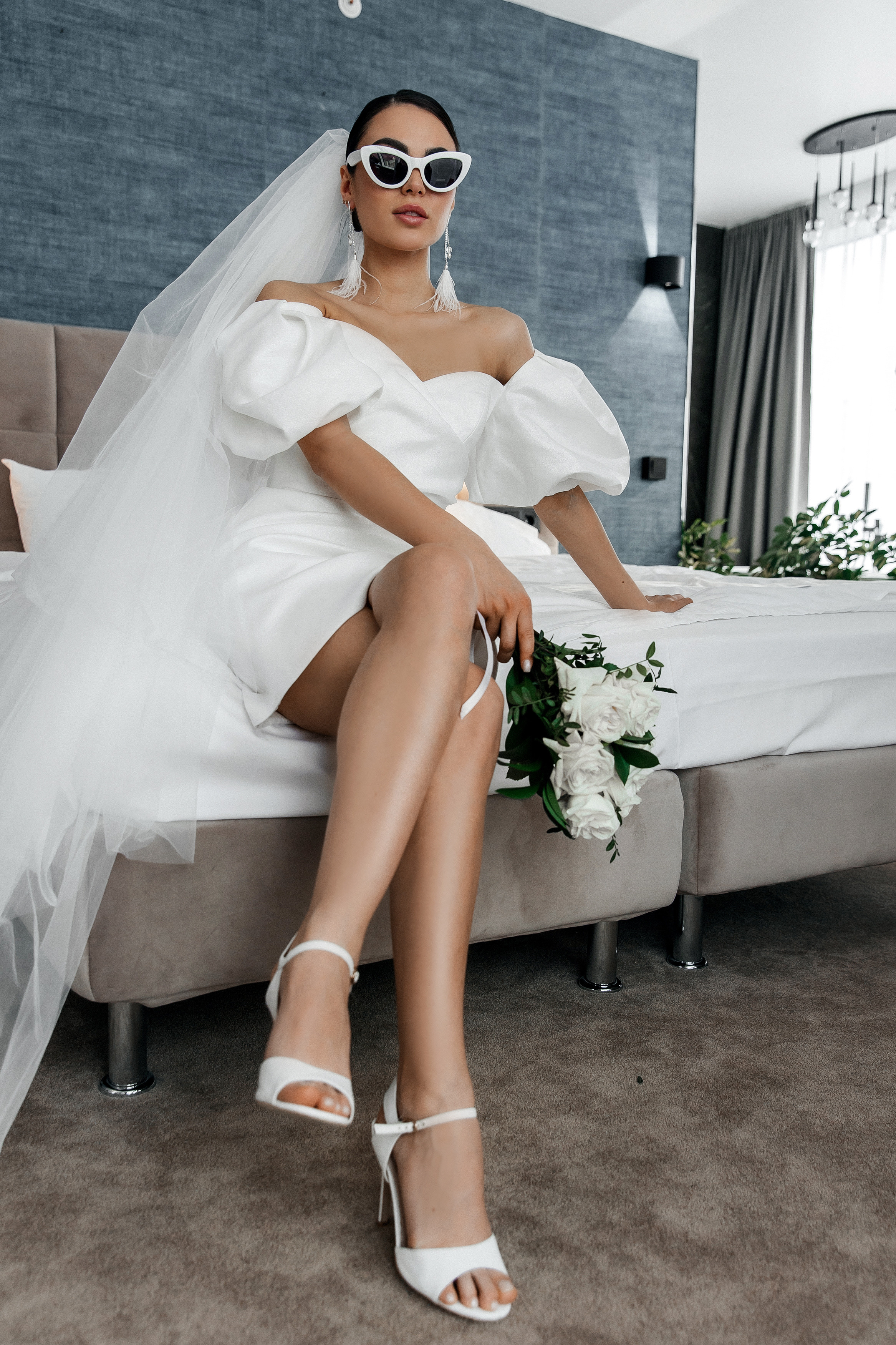 Сборы Егора и Нади в отеле. Свадебный и семейный фотограф в Москве Олеся Подколзина