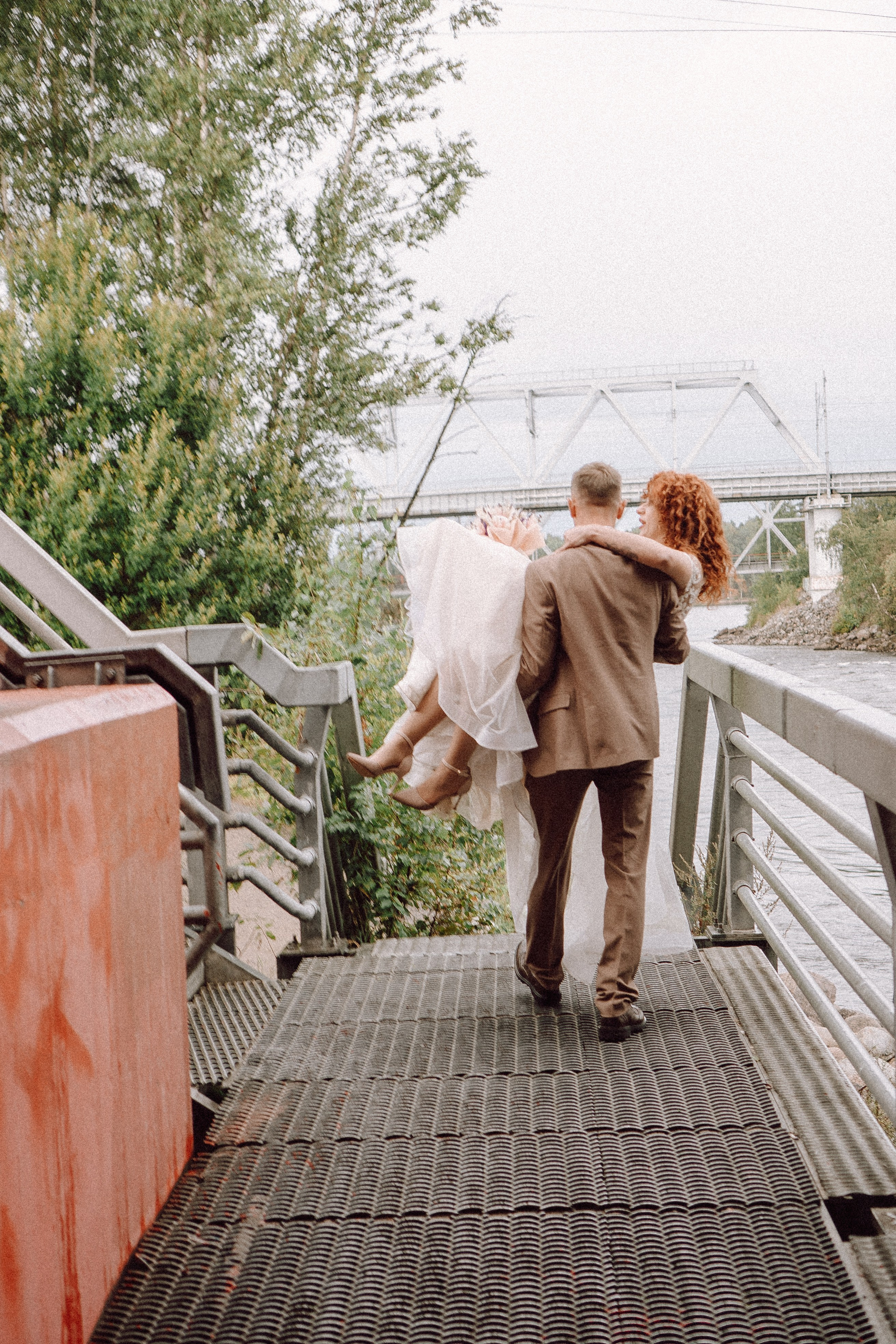 СВАДЕБНАЯ ФОТОСЕССИИЯ ПАРЫ В ГОРОДЕ ПРИОЗЕРСК В СОСНОВОМ ЛЕСУ И С ПИКАПОМ. Профессиональный фотограф, Санкт-Петербург — Виктория Богомолова