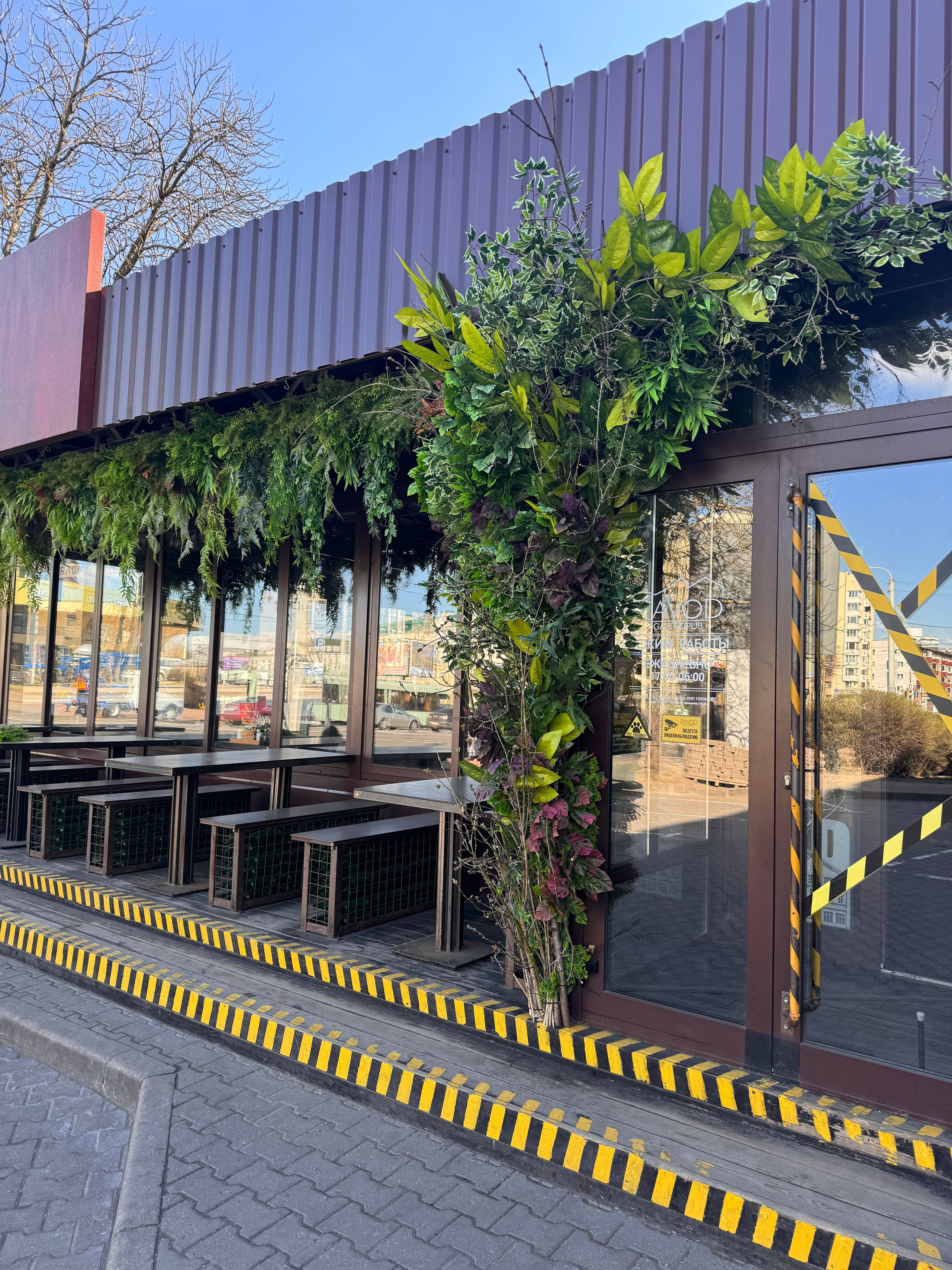 Декор заведений. Декоратор в Минске Алёна Шевелёва. Оформление входных групп осень/зима. Декор заведений