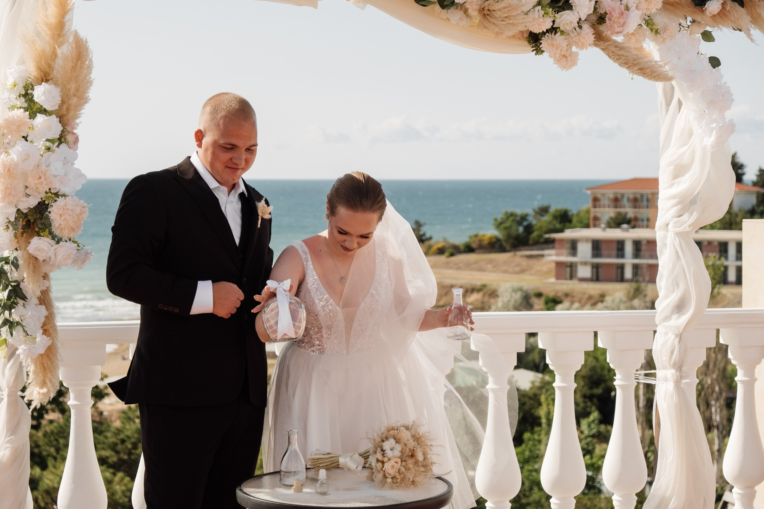 Свадебный ретопртаж. Профессиональная фотосъемка в Крыму. Натуральные эмоции и живые кадры. Забронируйте дату прямо сейчас!