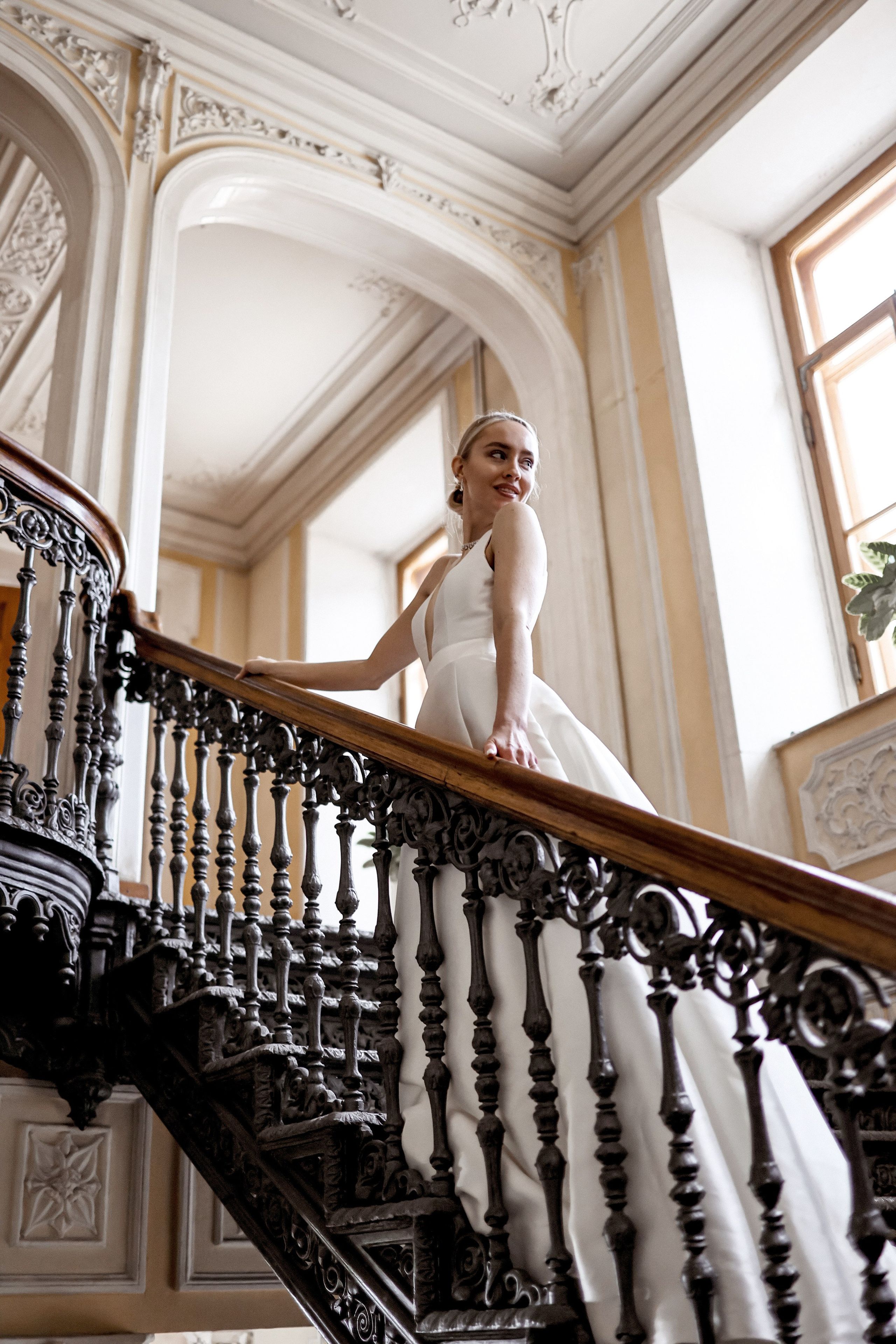 Свадебная love story в особняке. Свадебный и семейный фотограф Москва и Московская область