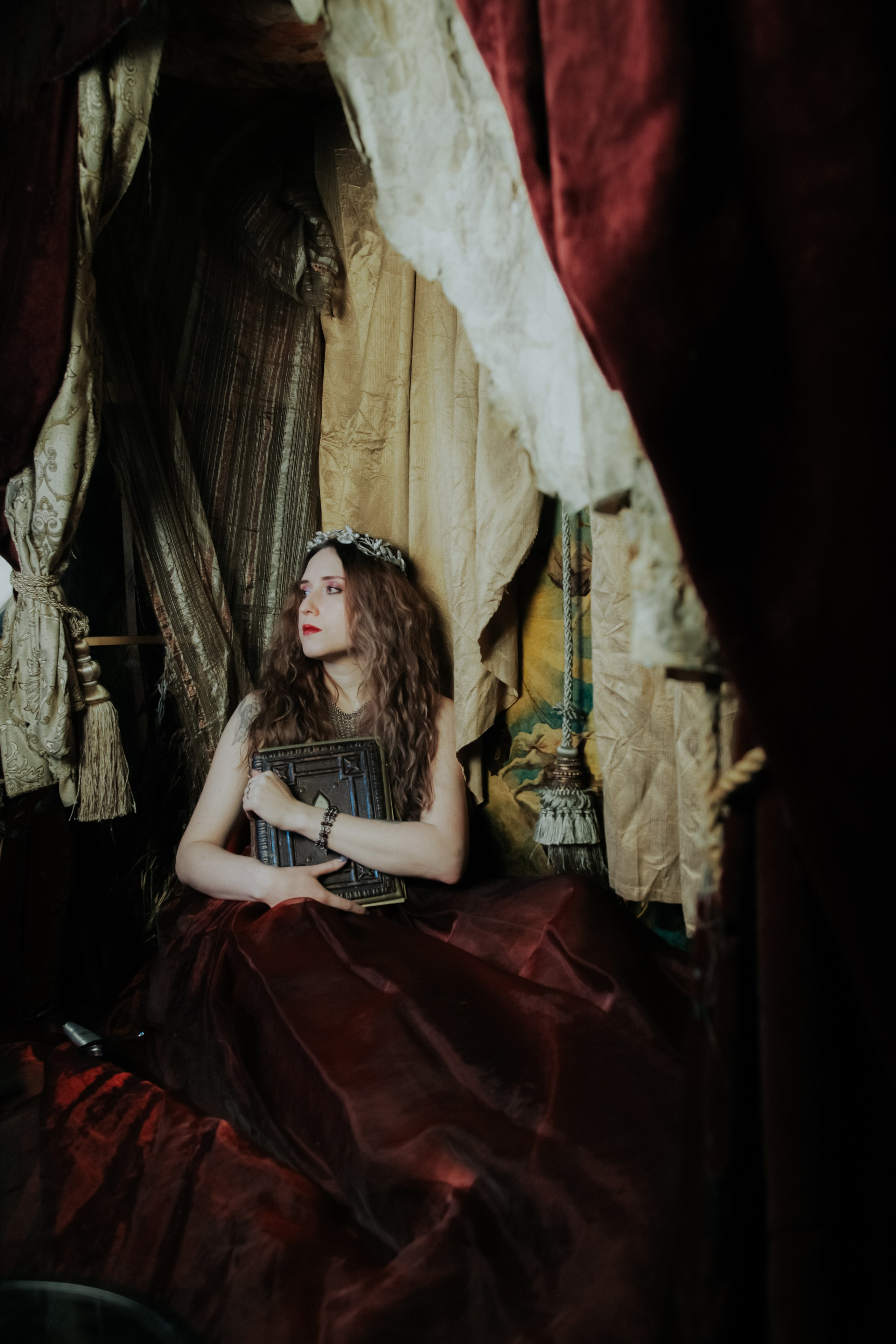 Фотосессия к выходу духов «Неблагой двор». Фотограф Ellairen