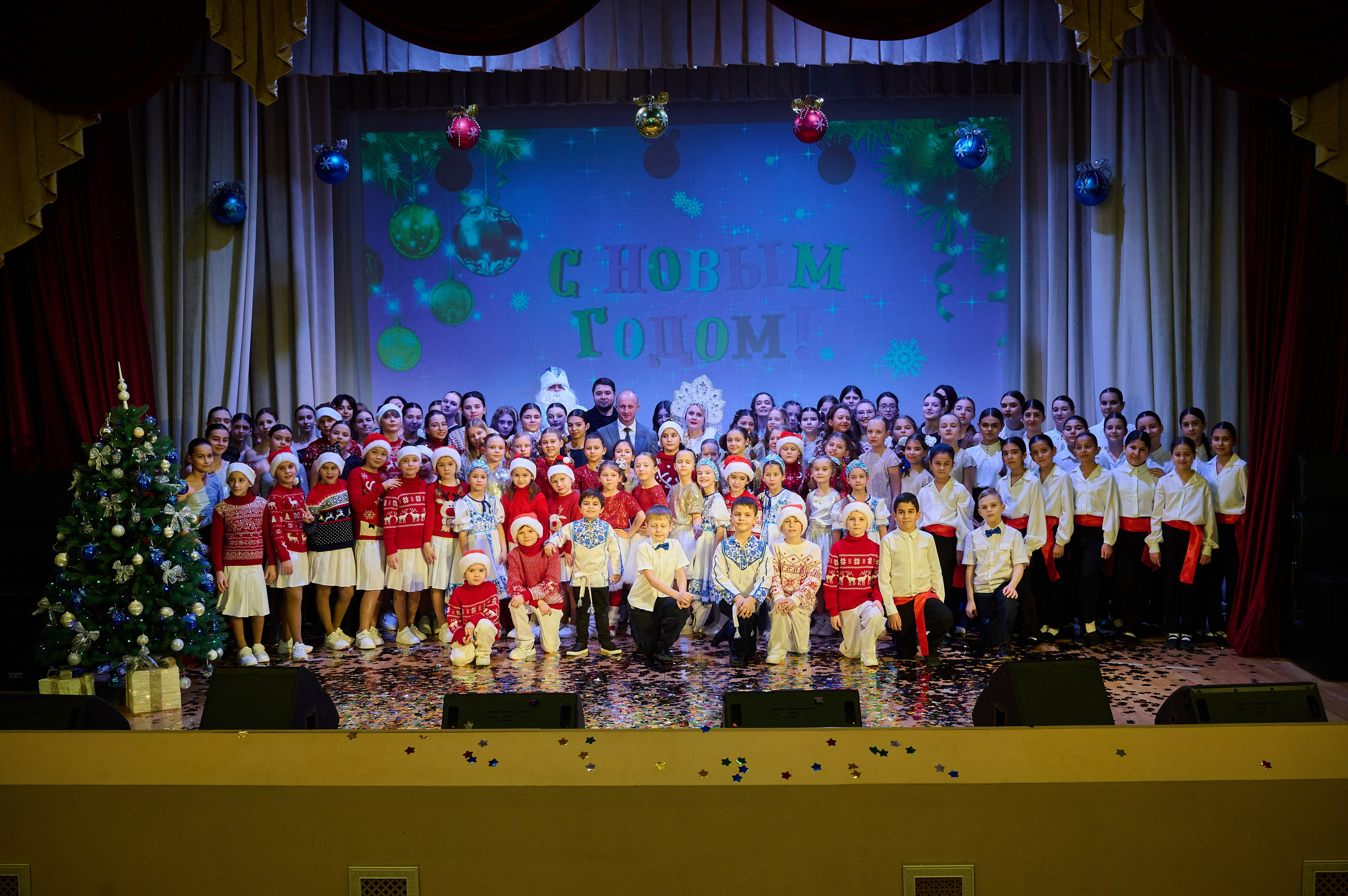 Концерт НГ В ДК. Жизнь курорта Кабардинка в фотографиях