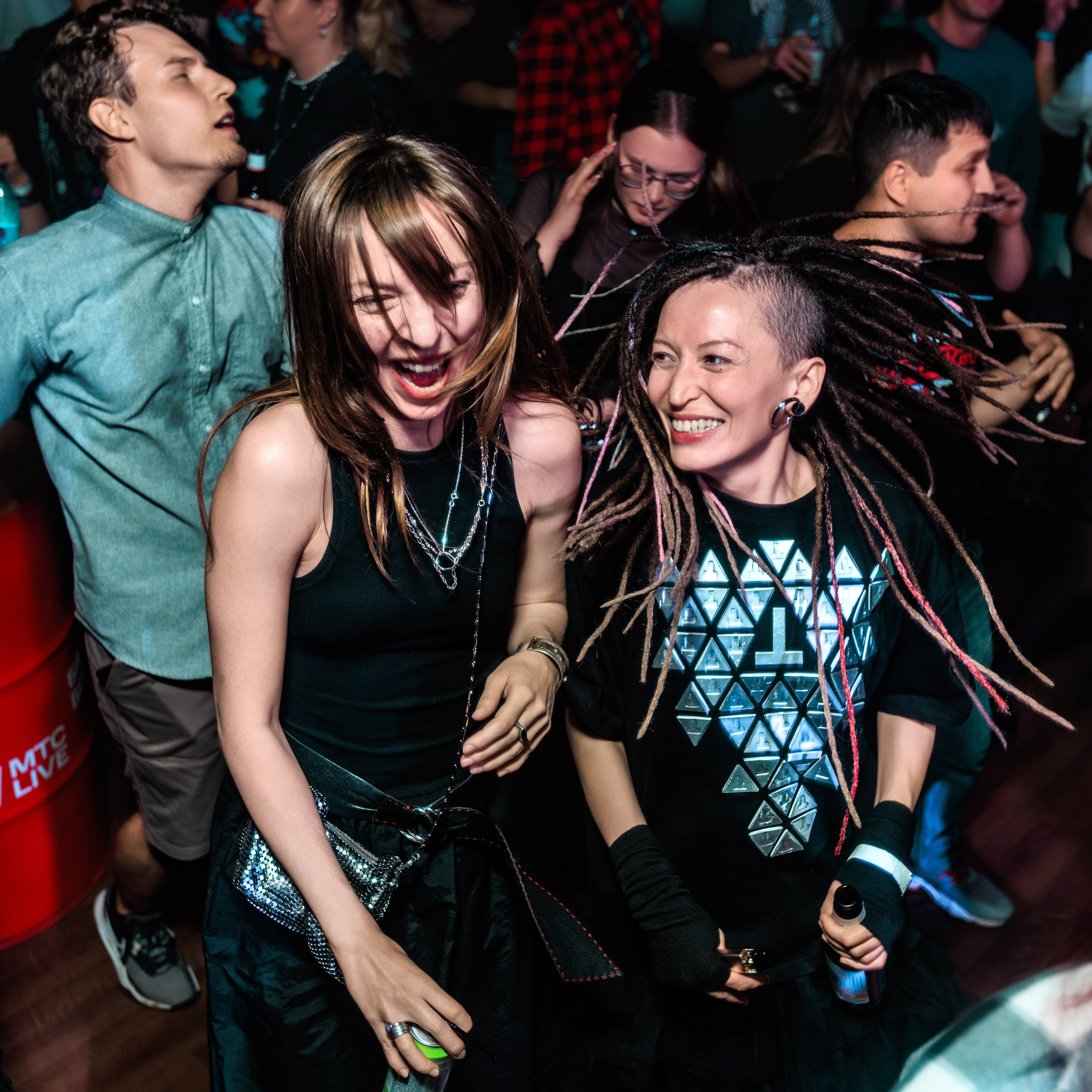 30.08.25 Олдскулы. Репортажный фотограф Екатеринбург | Яркий, качественный репортаж | Концерты, клубы, репортаж, праздники, корпоративы