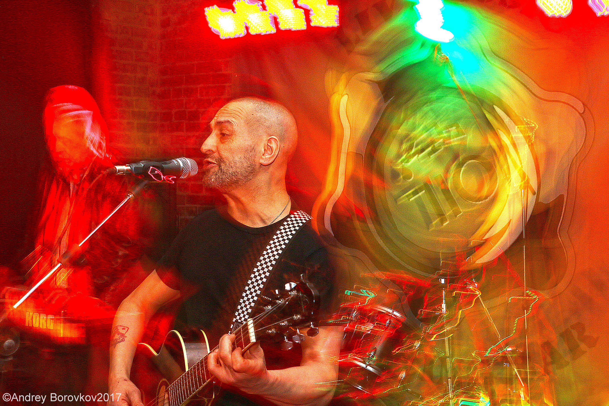 Один из ночных клубов Петербурга. Выступление группы