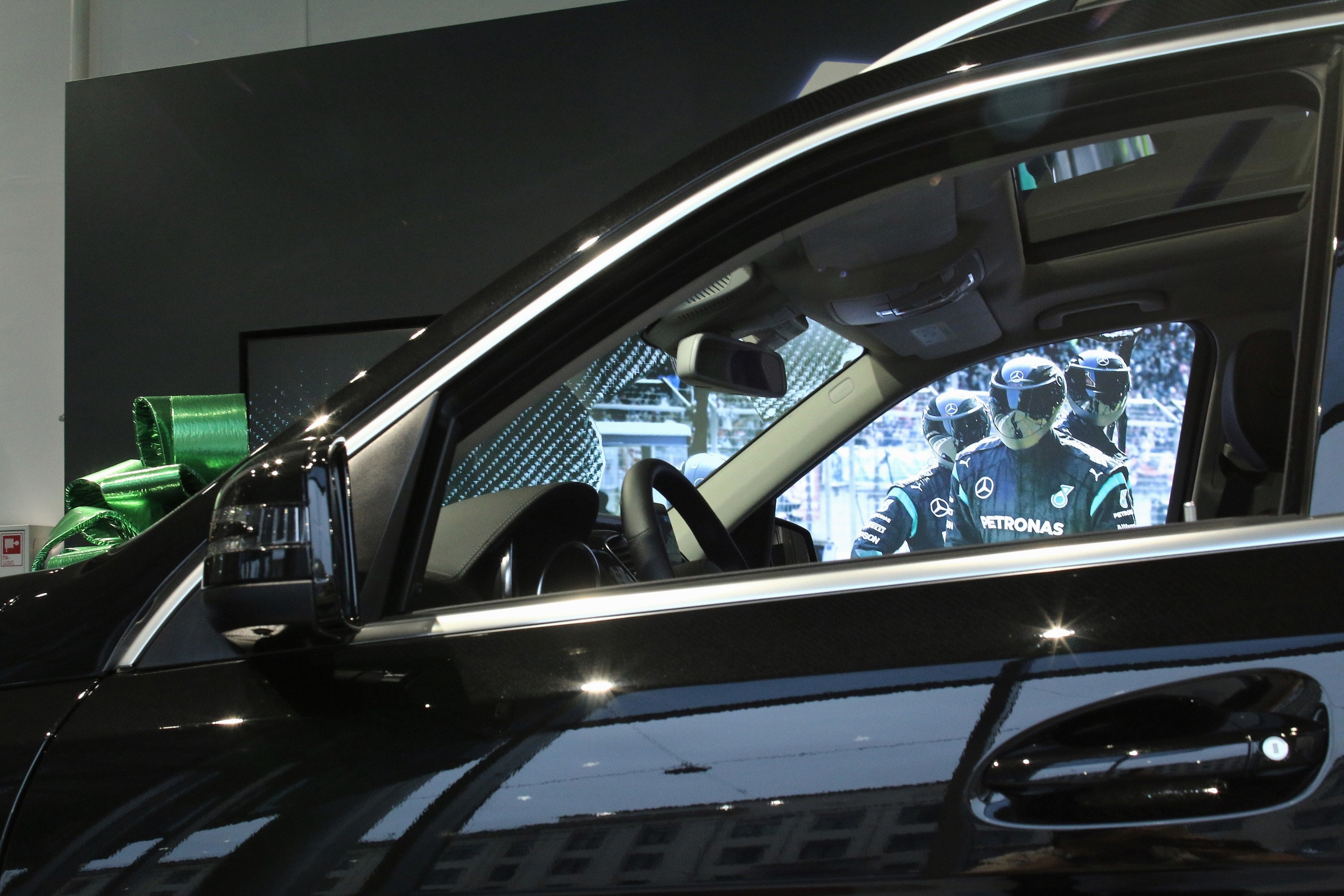 Автосалон. Мерседес С-класса