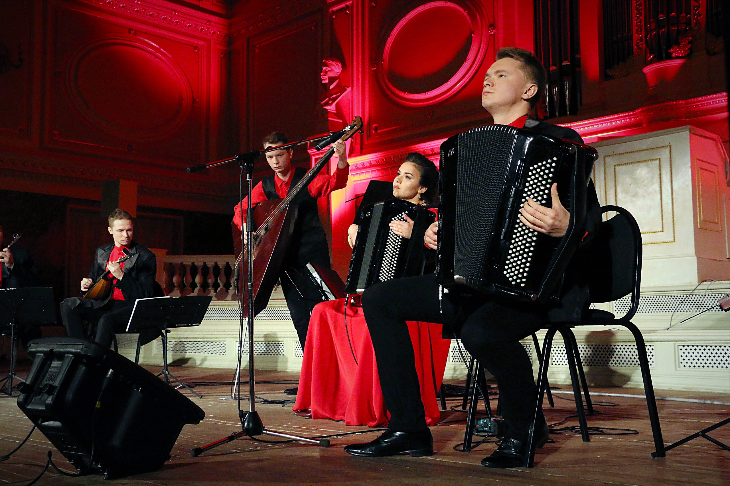 Группа музыкантов на концерте в Капелле Санкт-Петербурга