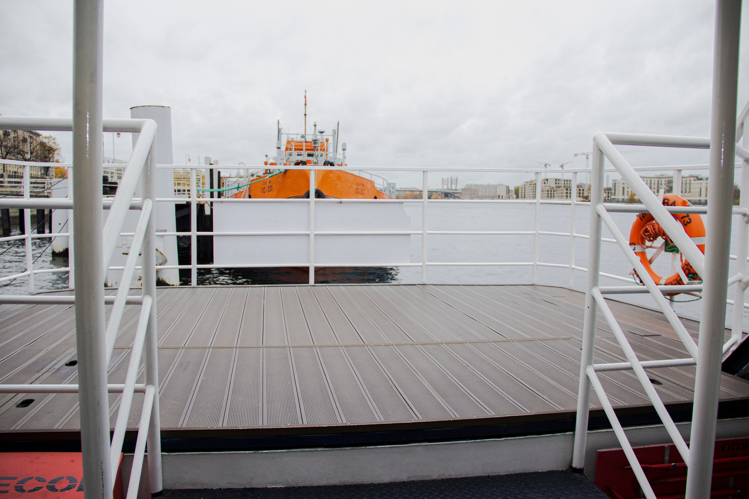 Съемка для сайта аренды катеров в Санкт-Петербурге, подготовка к свадебной прогулке по рекам и каналам. Фотограф в Санкт-Петербурге Смирнова Диана