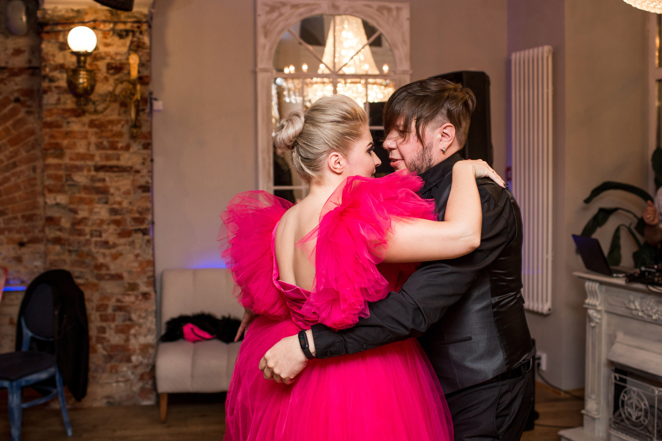 Контрастный и запоминающийся образ свадьбы в Санкт-Петербурге