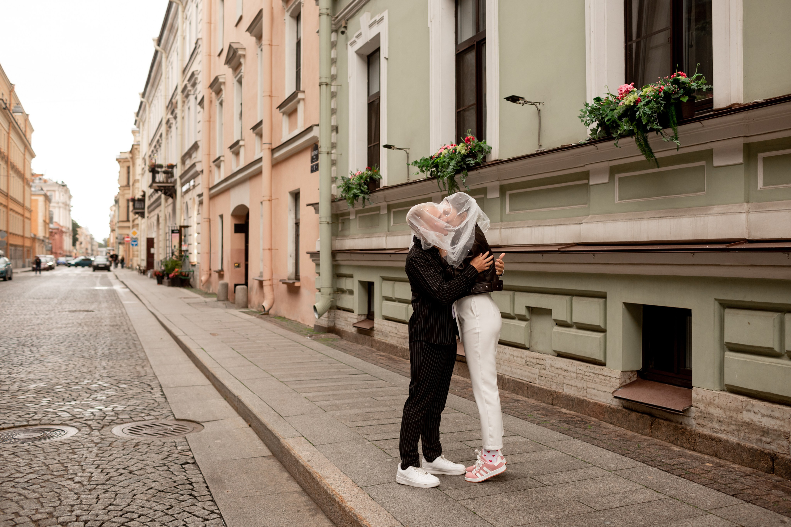 Свадебная фотосессия в центре Петербурга. Свадебный фотограф Кирилл Белый