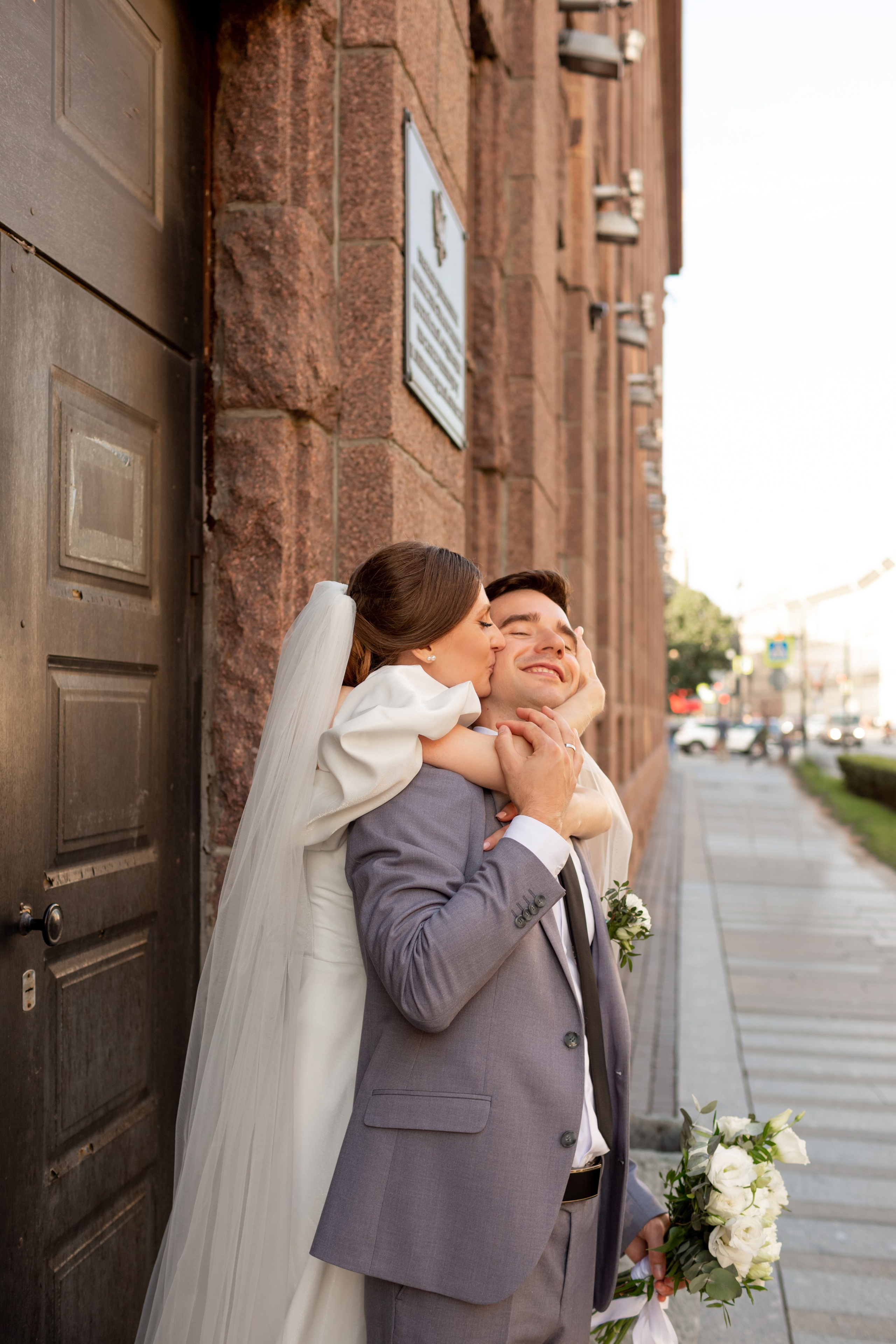 Свадебная фотопрогулка в Санкт-Петербурге. Свадебный фотограф Кирилл Белый