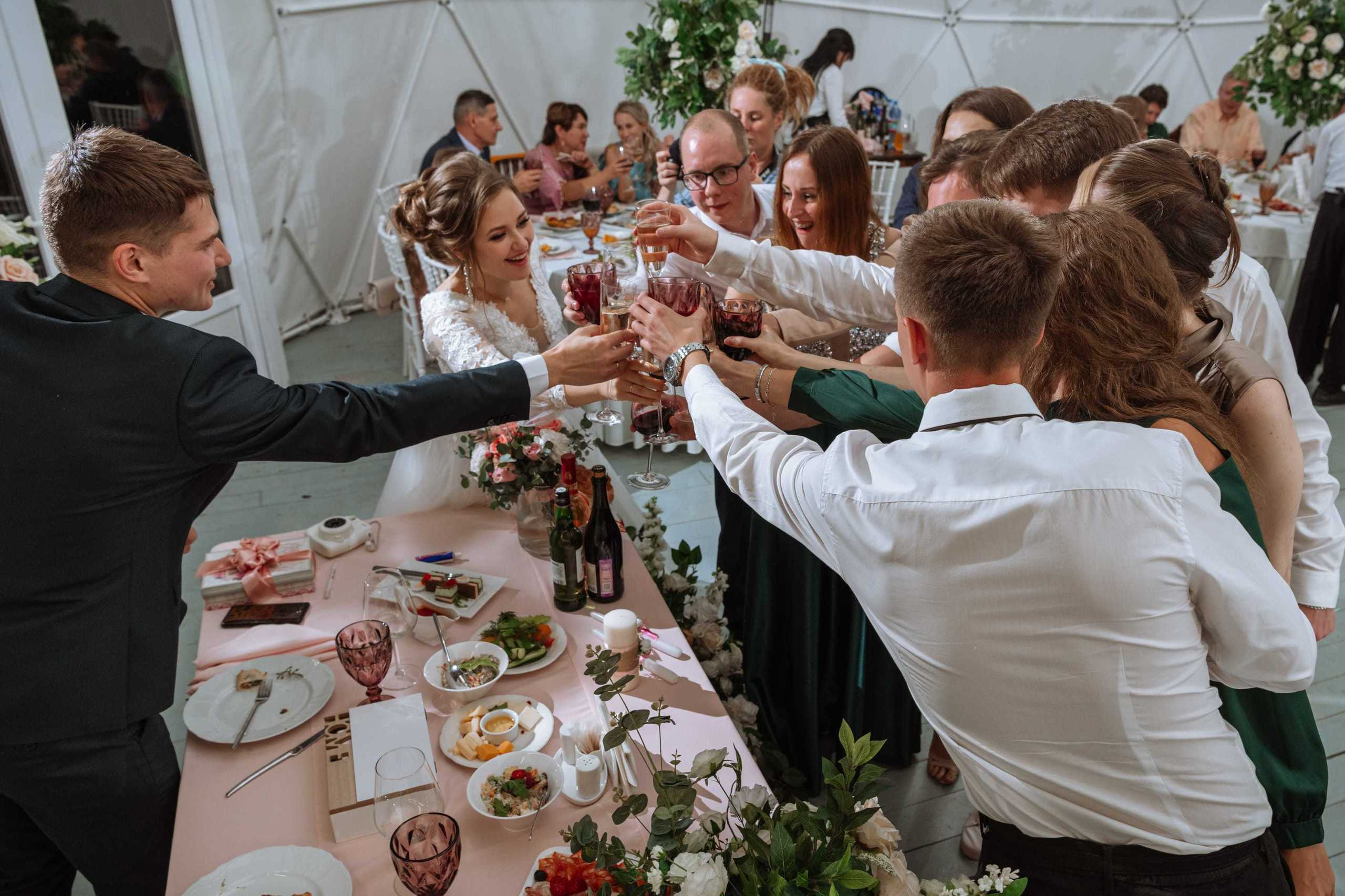 Свадебная фотосессия на банкетной площадке «Лесной берег» Олеси и Алек. Бизнес фотограф в Москве Алексей Кознев