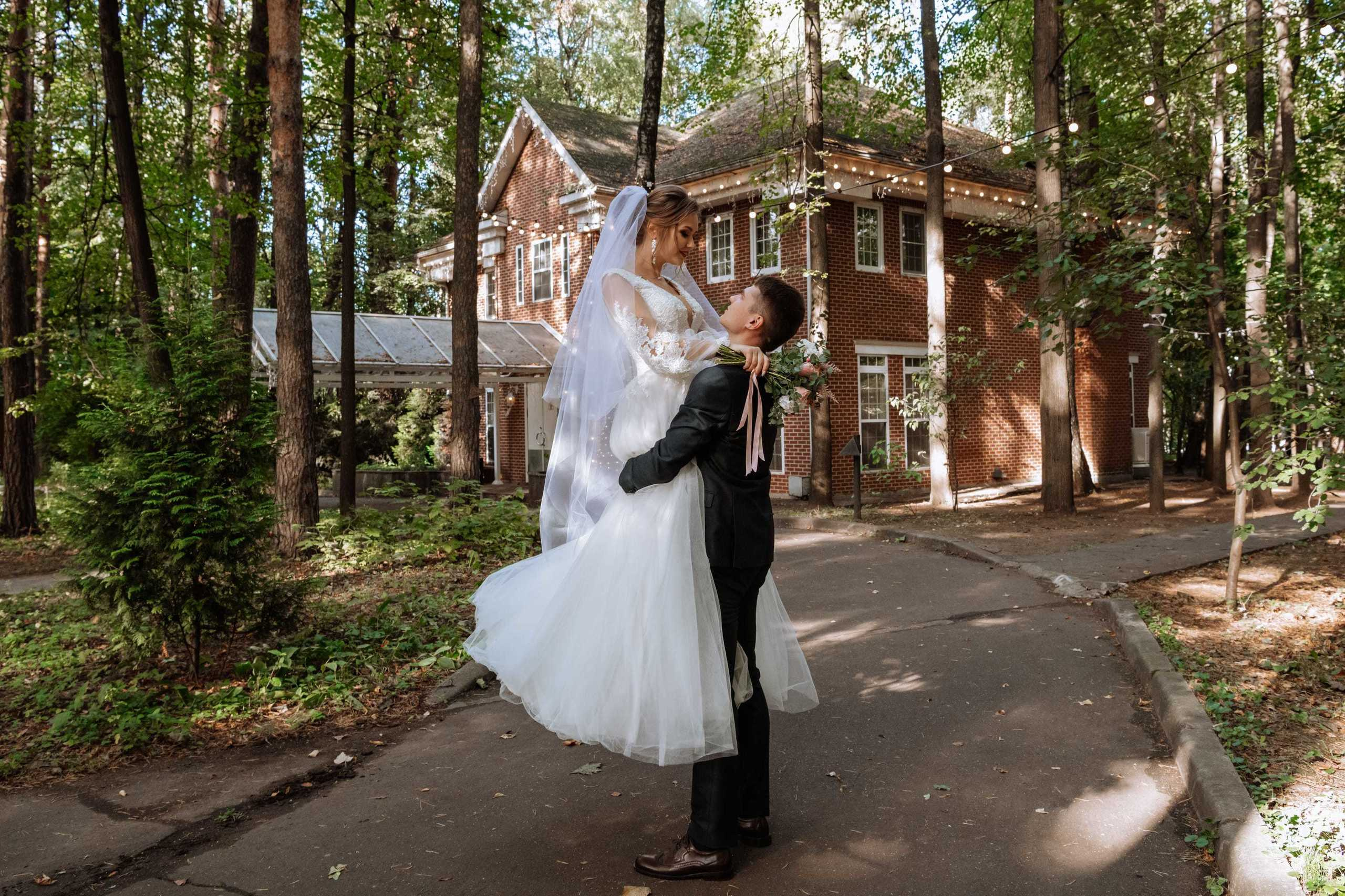 Свадебная фотосессия на банкетной площадке «Лесной берег» Олеси и Алек. Бизнес фотограф в Москве Алексей Кознев