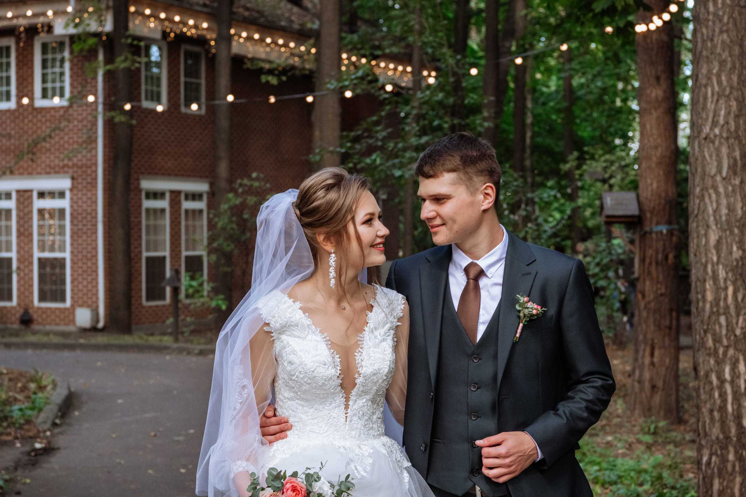 Свадебная фотосессия на банкетной площадке «Лесной берег» Олеси и Алек. Бизнес фотограф в Москве Алексей Кознев