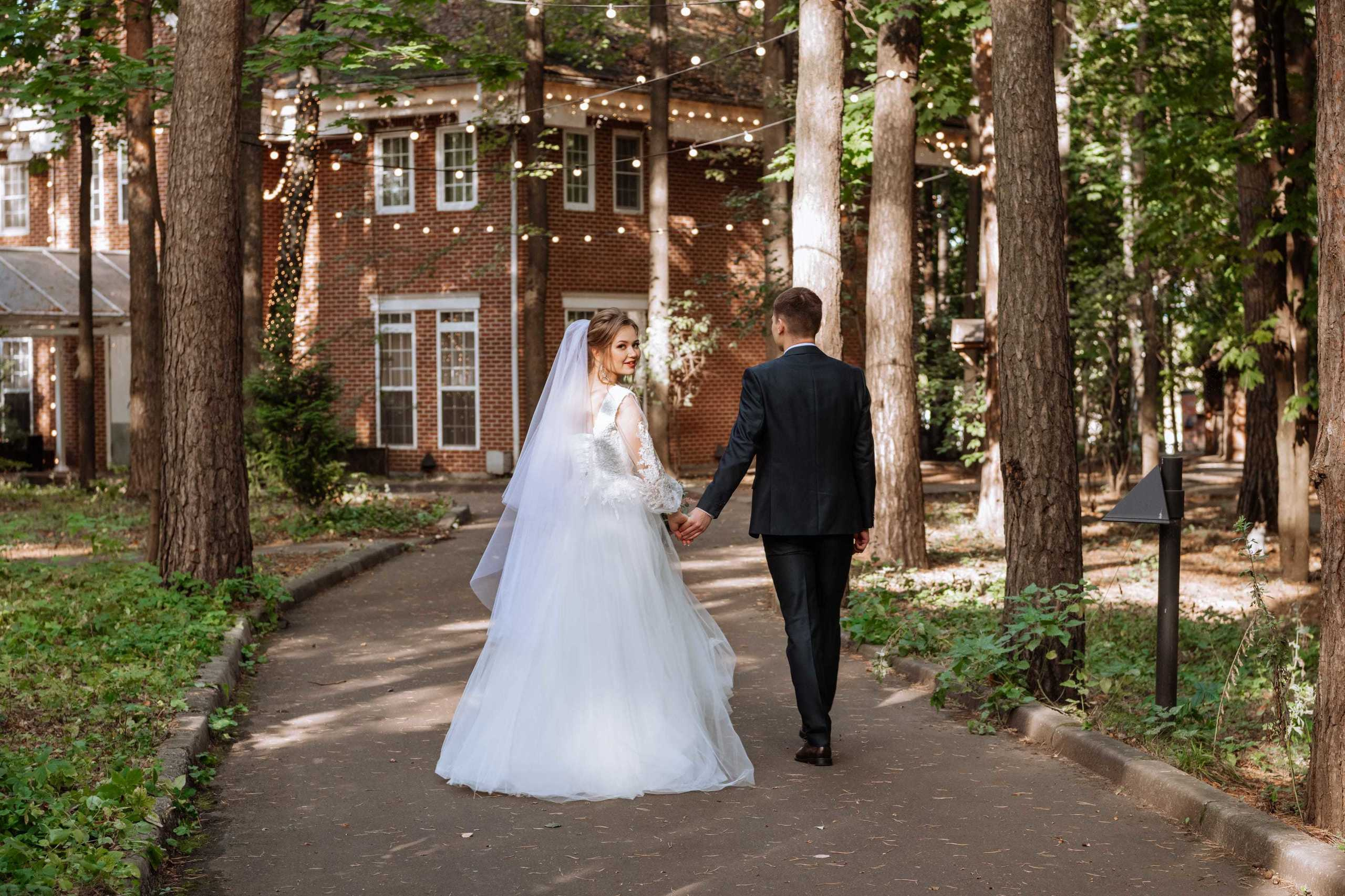 Свадебная фотосессия на банкетной площадке «Лесной берег» Олеси и Алек. Бизнес фотограф в Москве Алексей Кознев