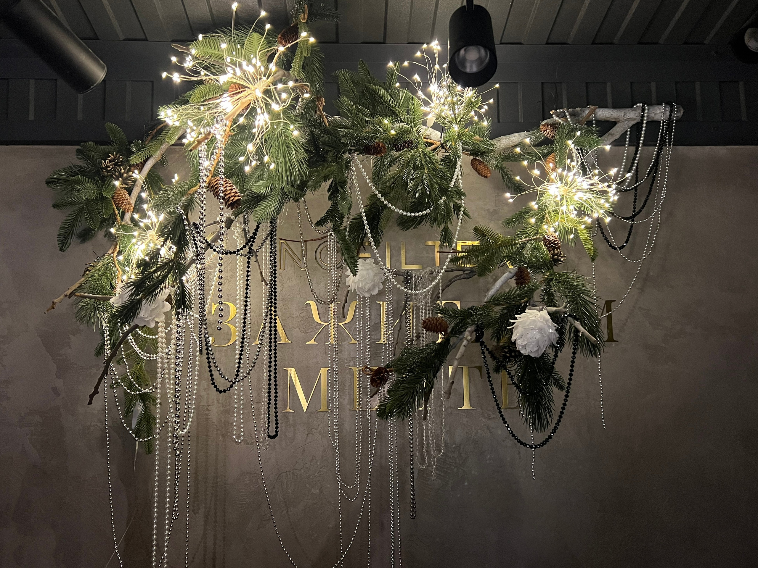 Декор заведений. Декоратор в Минске Алёна Шевелёва. Весеннее оформление входных групп. Декор заведений