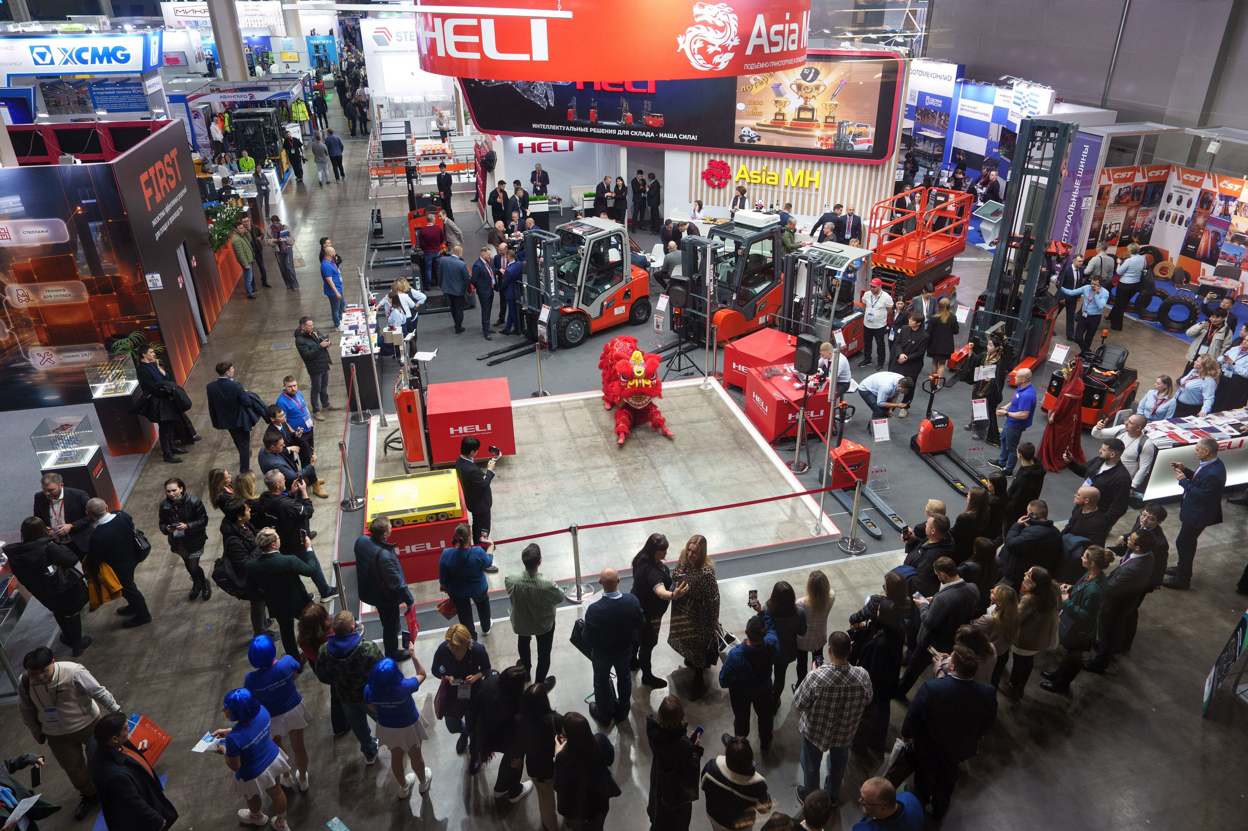 HELI. Стенд в Крокус Экспо. Фотограф Саша Блюз