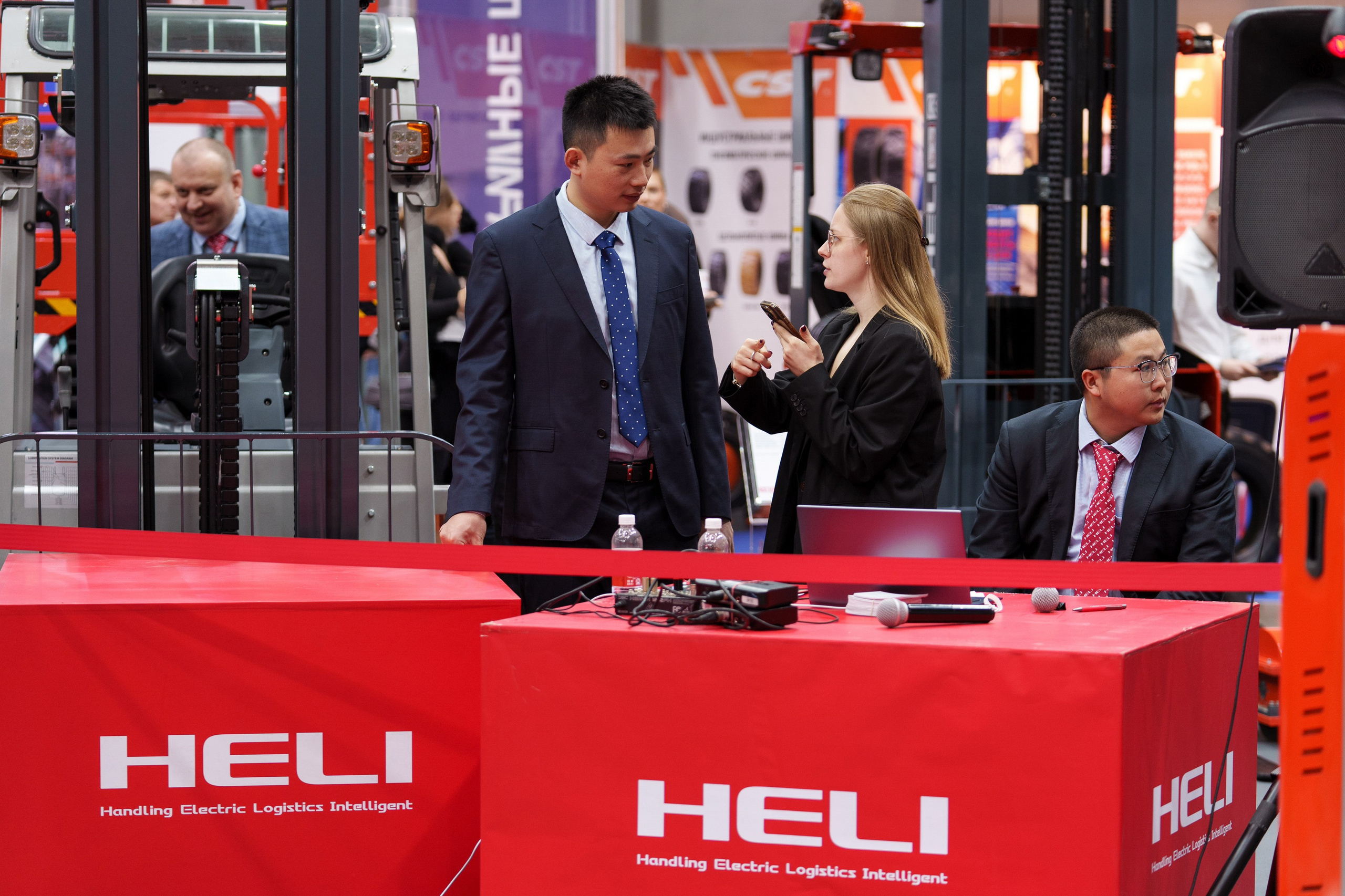 HELI. Стенд в Крокус Экспо. Фотограф Саша Блюз