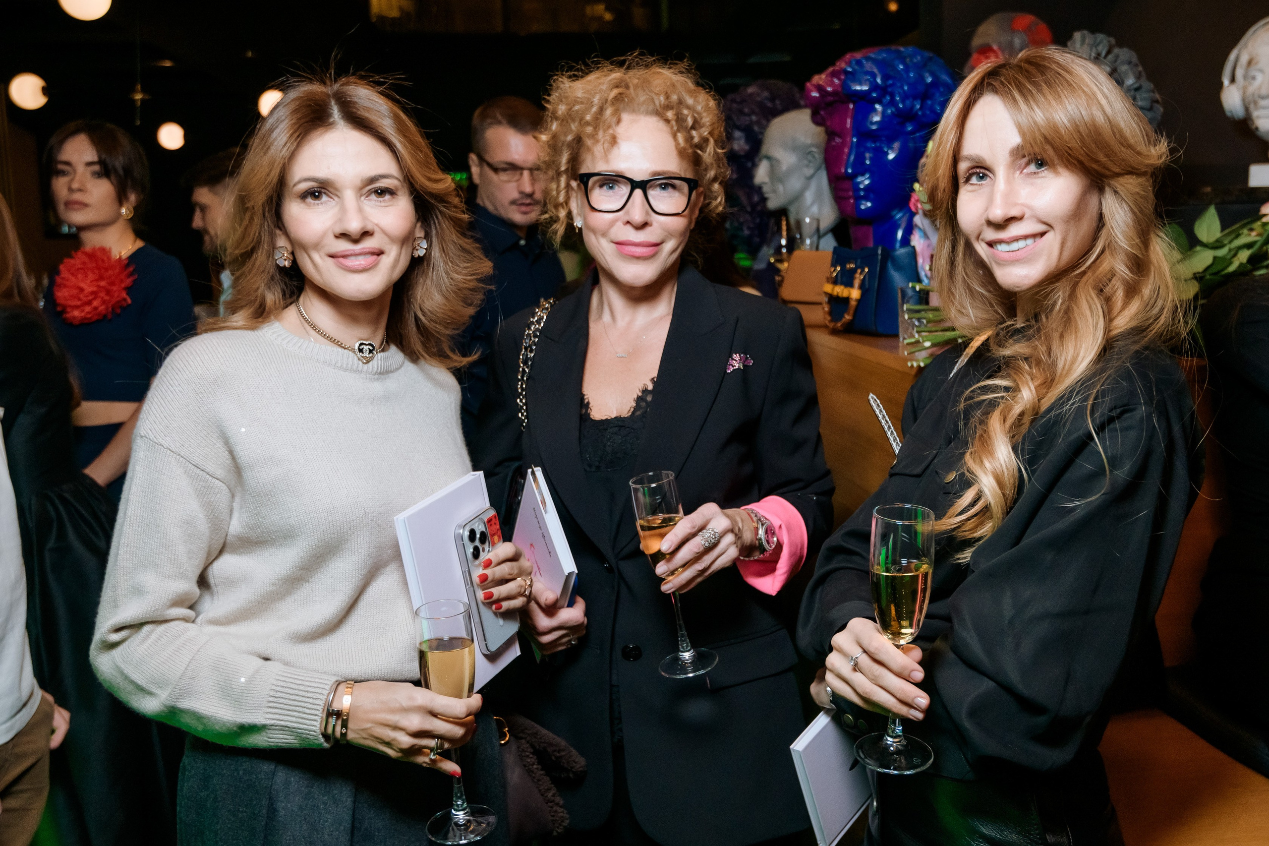 Презентация стихов Надежды. Репортажный фотограф Сергей Дроздов