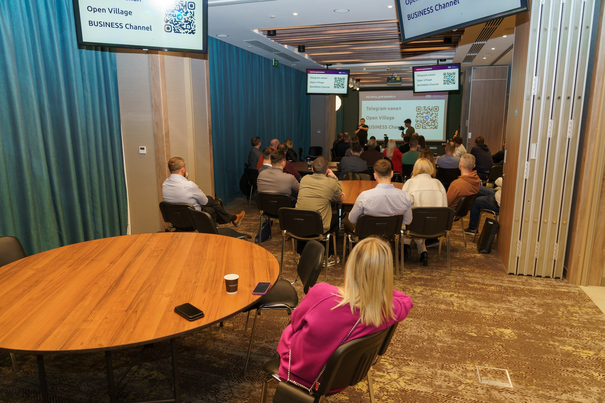 Выступление спикера. Photomantis