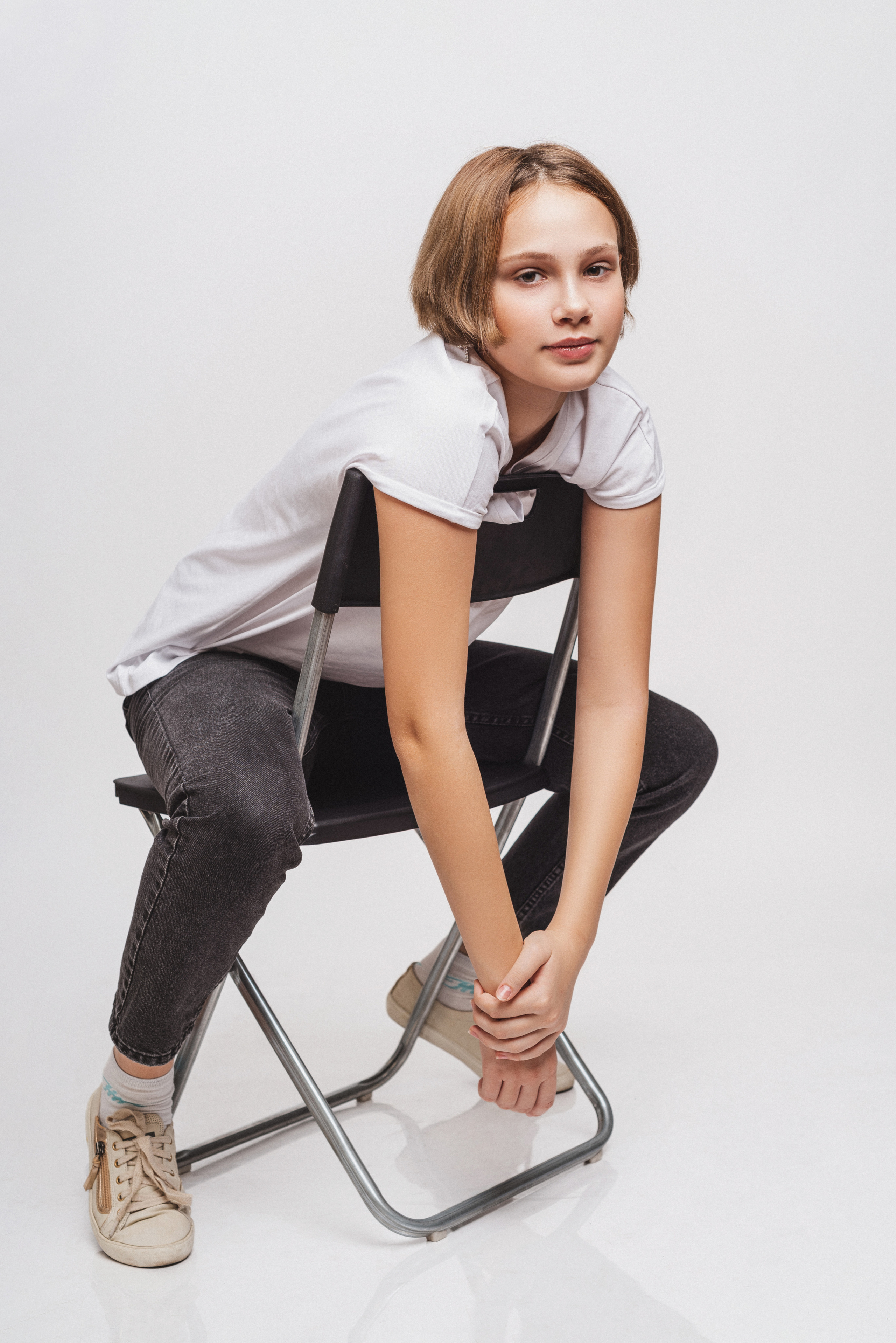 zara style девочка в студии на белом фоне Барнаул