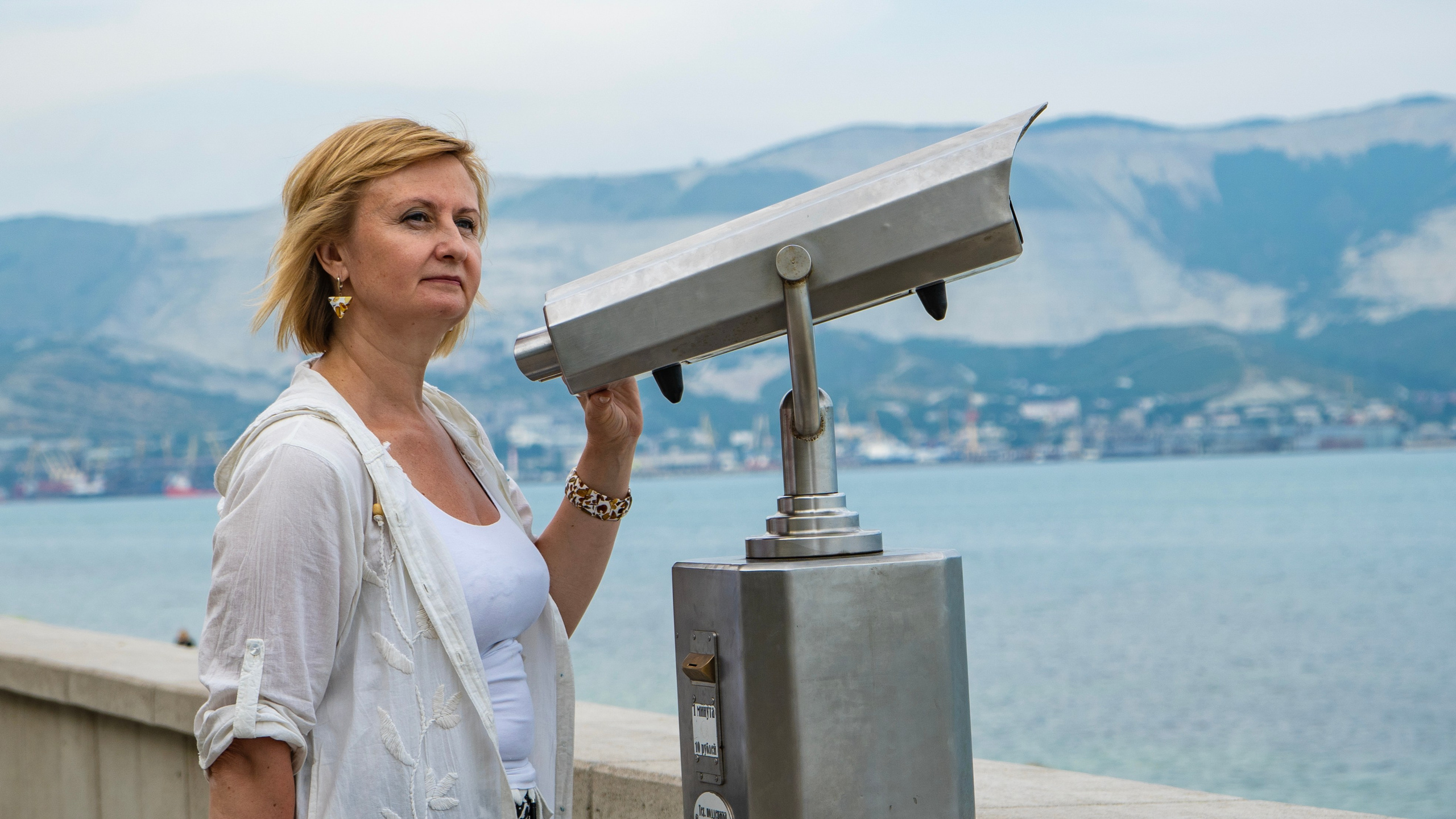 Съемка в центре Новороссийска. Семейный и детский фотограф Екатерина Черняева. Снимаю портреты, love story, фотопрогулки, работаю на улице, в кафе, студии, дома у клиента