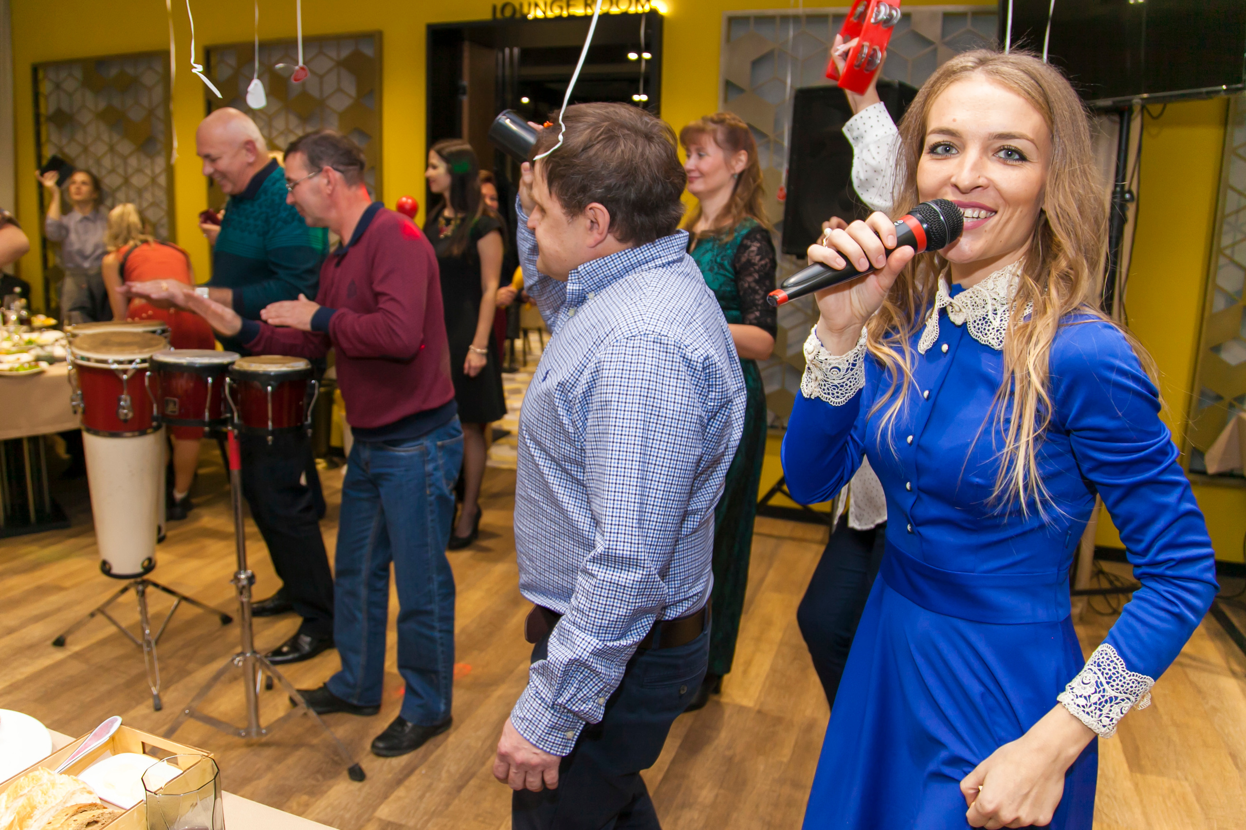 Ведущая на свадьбу Алена Пичкалева. Ведущий, Тамада, DJ, фото в Перми. Хорошее настроение