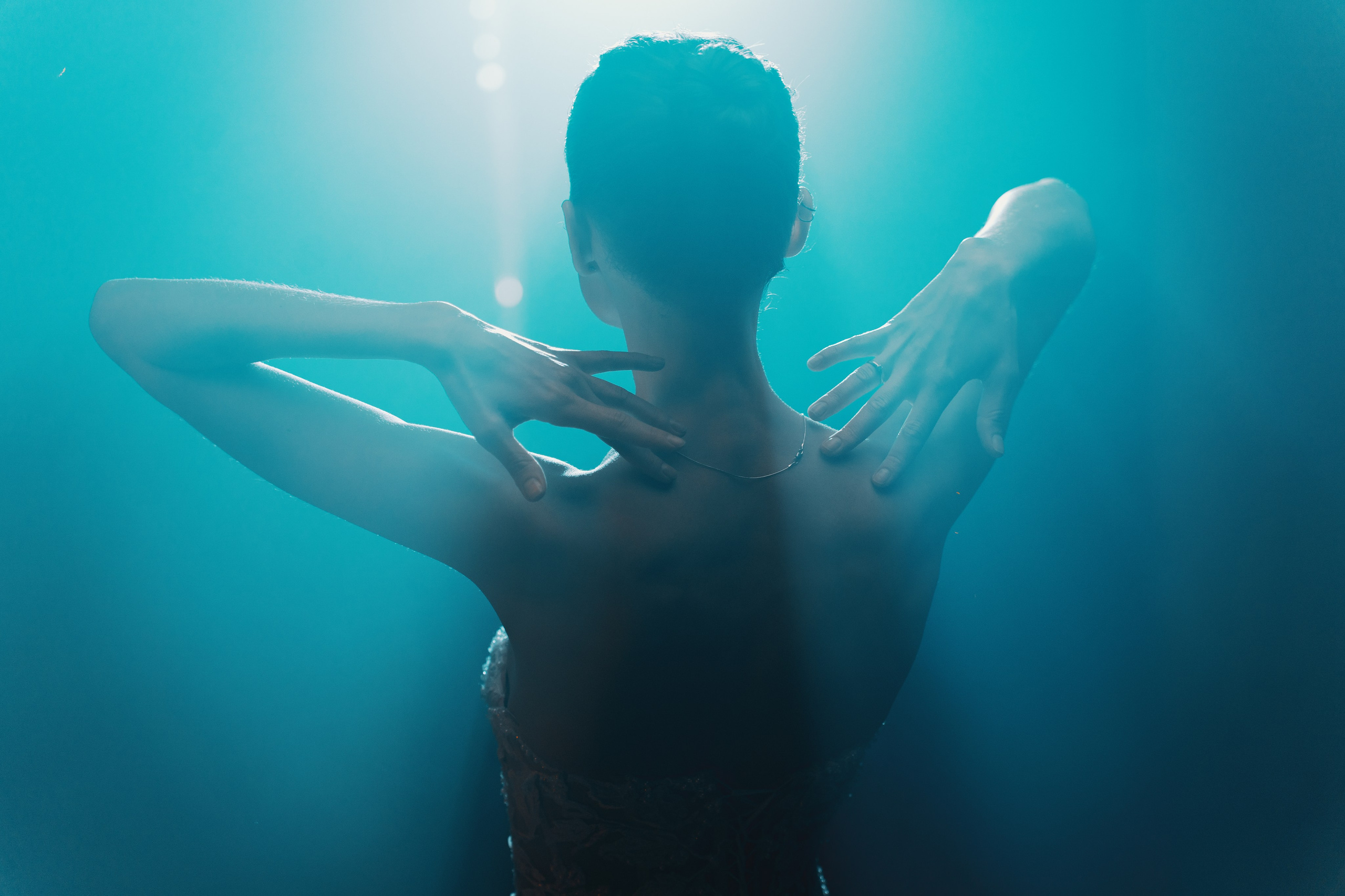 Студийная съемка с цветным светом. Главная